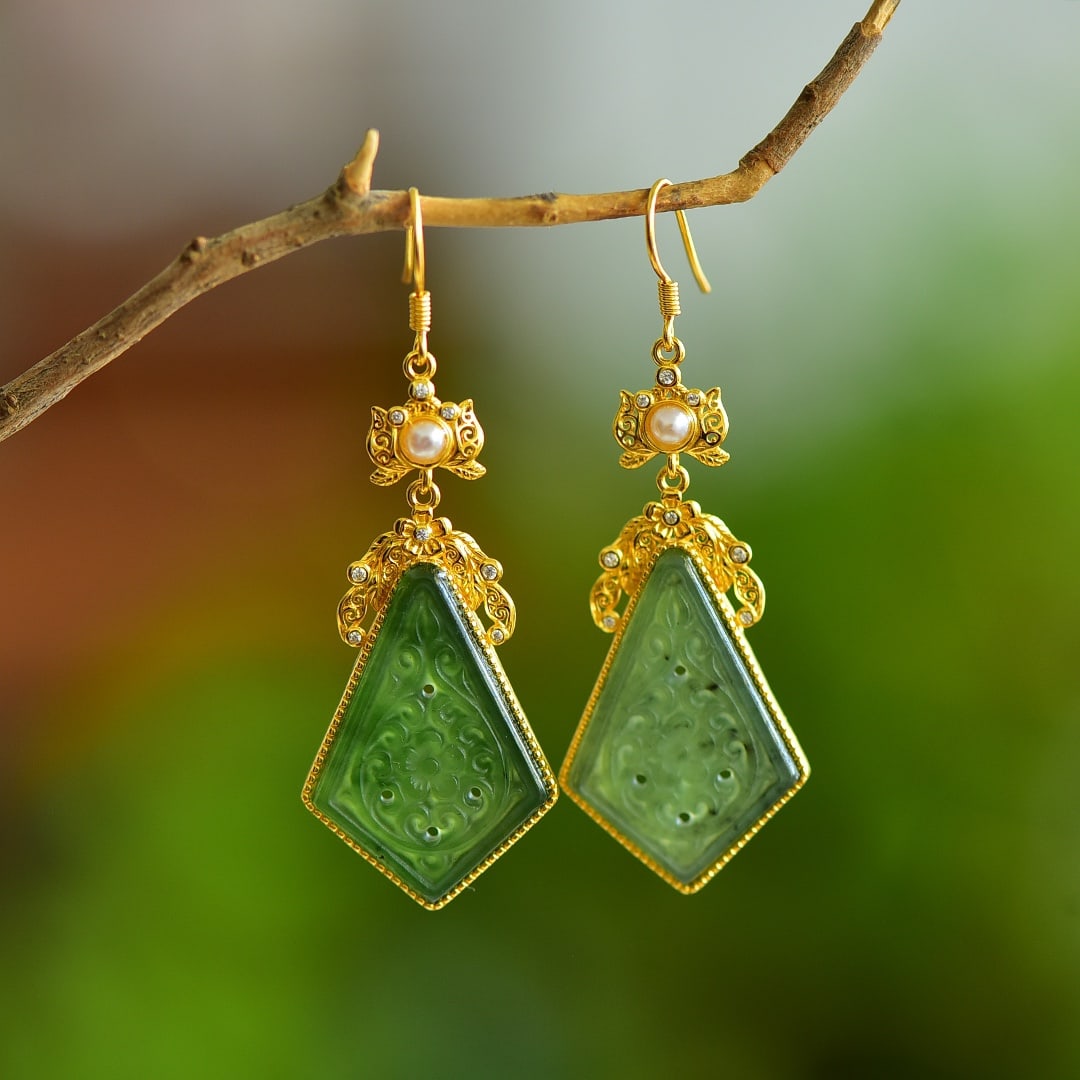 A Pair of Exquisite Sterling Silver-Gold Plated Inlaid Jasper Earrings,Inlaid Pearls: A Pair of Exquisite Sterling Silver-Gold Plated Inlaid Jasper Earrings,Inlaid Pearls 一对纯银镀金镶碧玉耳环,嵌珍珠