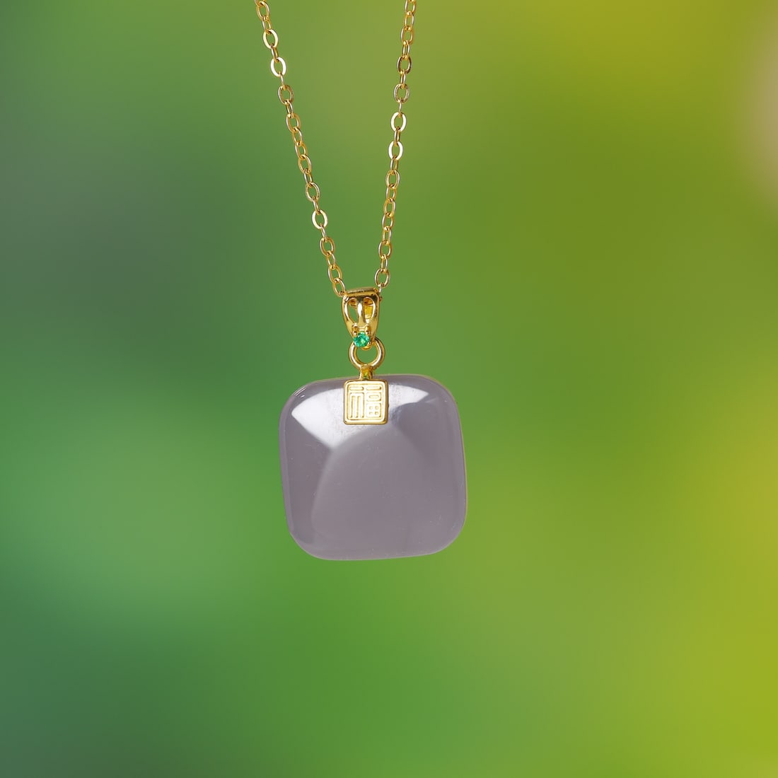 An Exquisite Sterling Silver-Gold Plated Inlaid Hotan Jade Pendant: An Exquisite Sterling Silver-Gold Plated Inlaid Hotan Jade Pendant,Size:15mmx15mm 纯银镀金镶和田玉吊坠