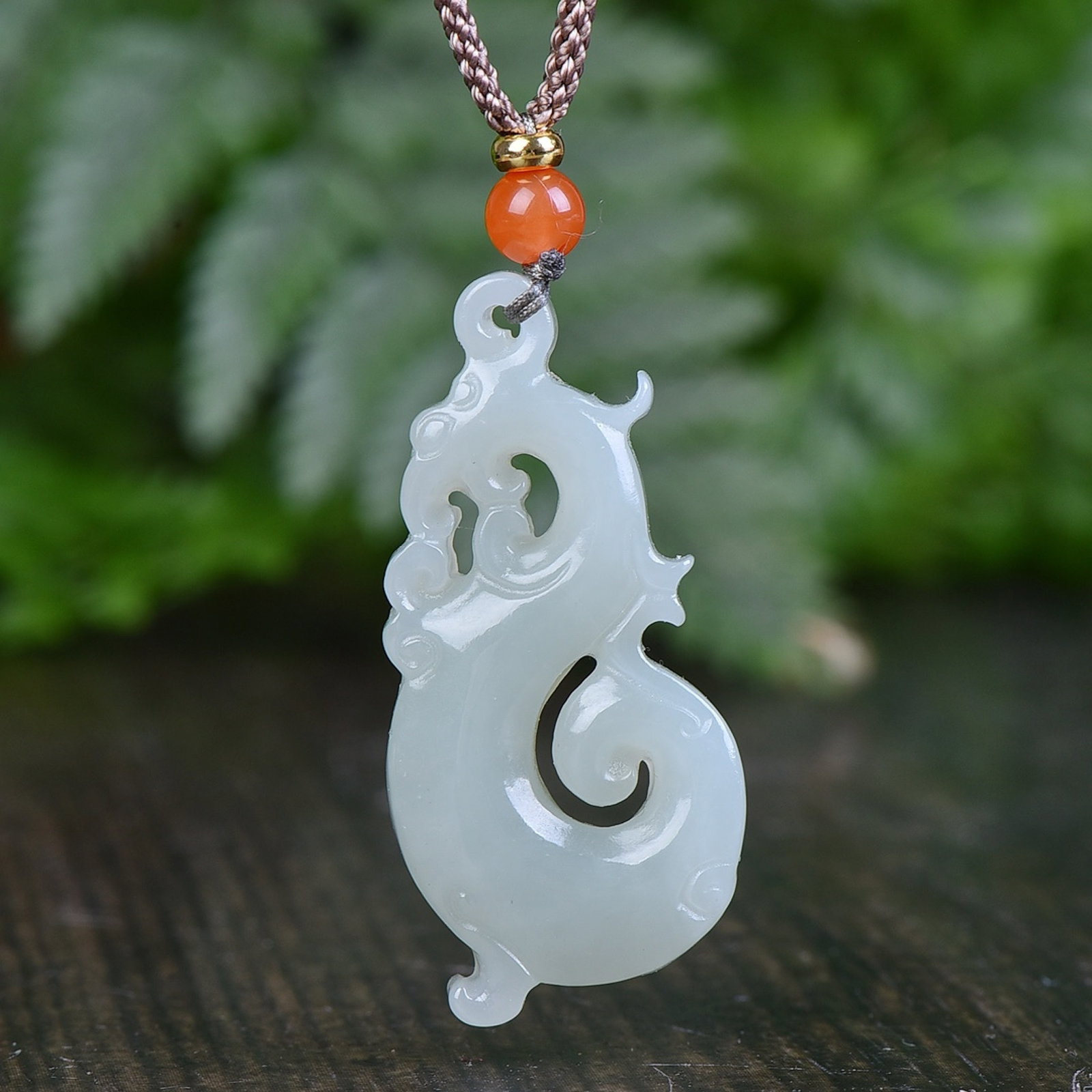 An Exquisite White Jade Dragon Pendant: An Exquisite White Jade Dragon Pendant,Size:40mmx18mm 白玉龙吊坠