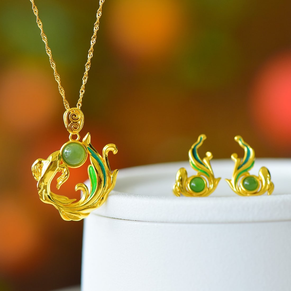 A Set of Fine Sterling Silver-Gold Plated Inlaid Jasper Jewelrys: A Set of Fine Sterling Silver-Gold Plated Inlaid Jasper Jewelrys 一套纯银镀金镶碧玉首饰