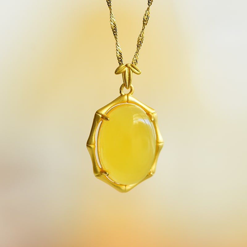 An Exquisite Sterling Silver-Gold Plated Inlaid Amber Pendant: An Exquisite Sterling Silver-Gold Plated Inlaid Amber Pendant,Size:13mmx18mm 纯银镀金镶琥珀吊坠