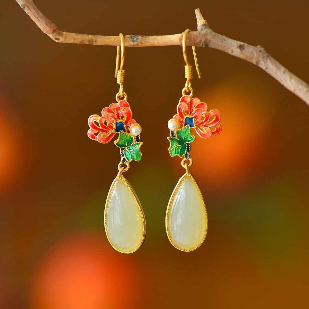 A Pair of Exquisite Sterling Silver-Gold Plated Inlaid White Jade Earrings: A Pair of Exquisite Sterling Silver-Gold Plated Inlaid White Jade Earrings,Size:8mmx16mm 一对纯银镀金镶白玉耳环