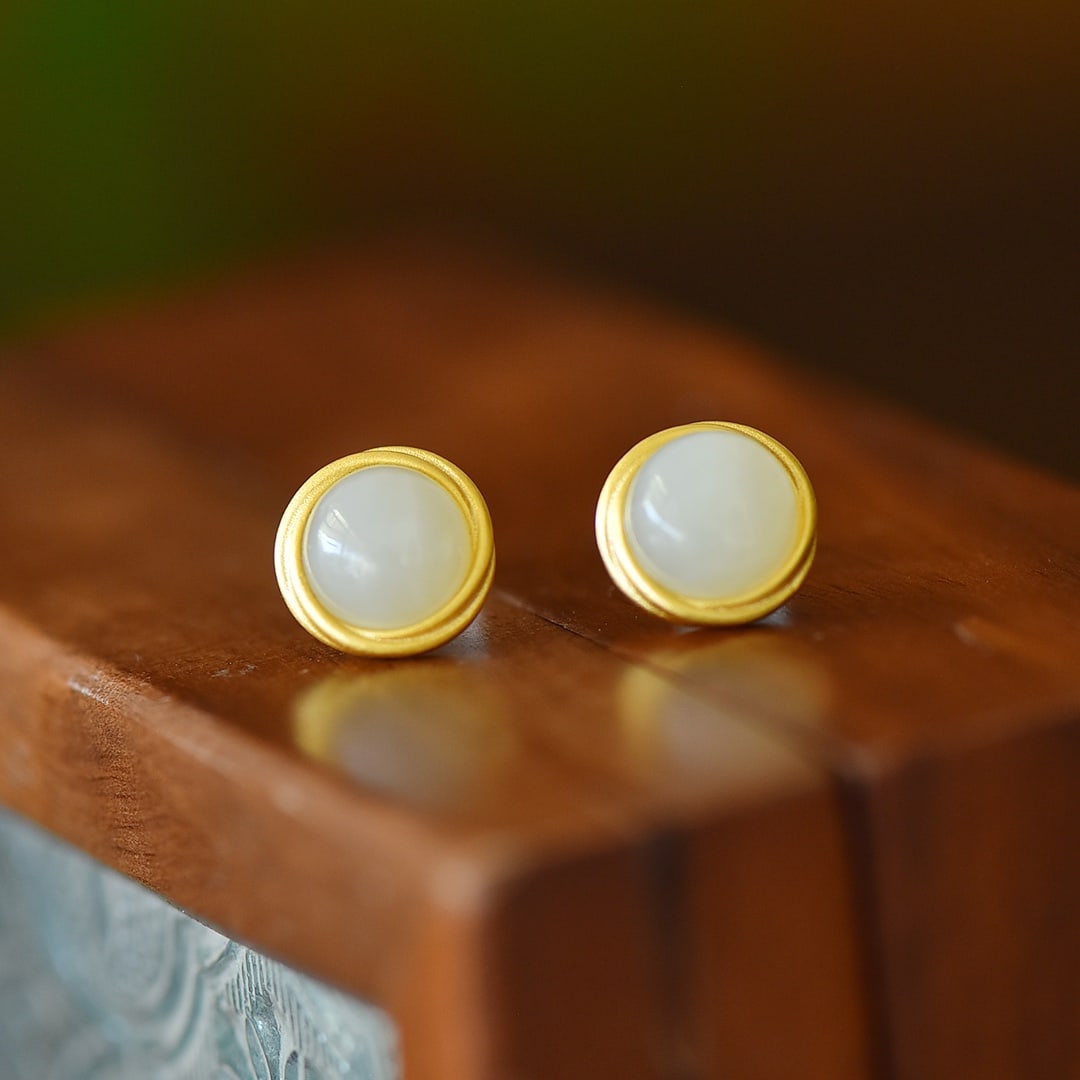 A Pair of Exquisite Sterling Silver-Gold Plated Inlaid White Jade Earrings: A Pair of Exquisite Sterling Silver-Gold Plated Inlaid White Jade Earrings,Size:8mmx8mm 一对纯银镀金镶白玉耳环