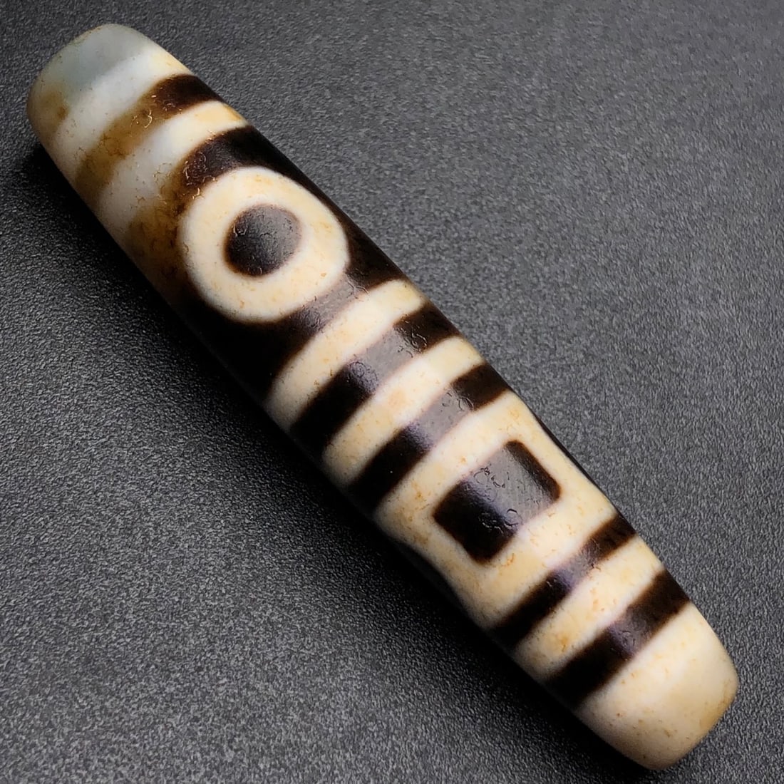 An Exquisite Dzi Bead Pendant (1 of 9)