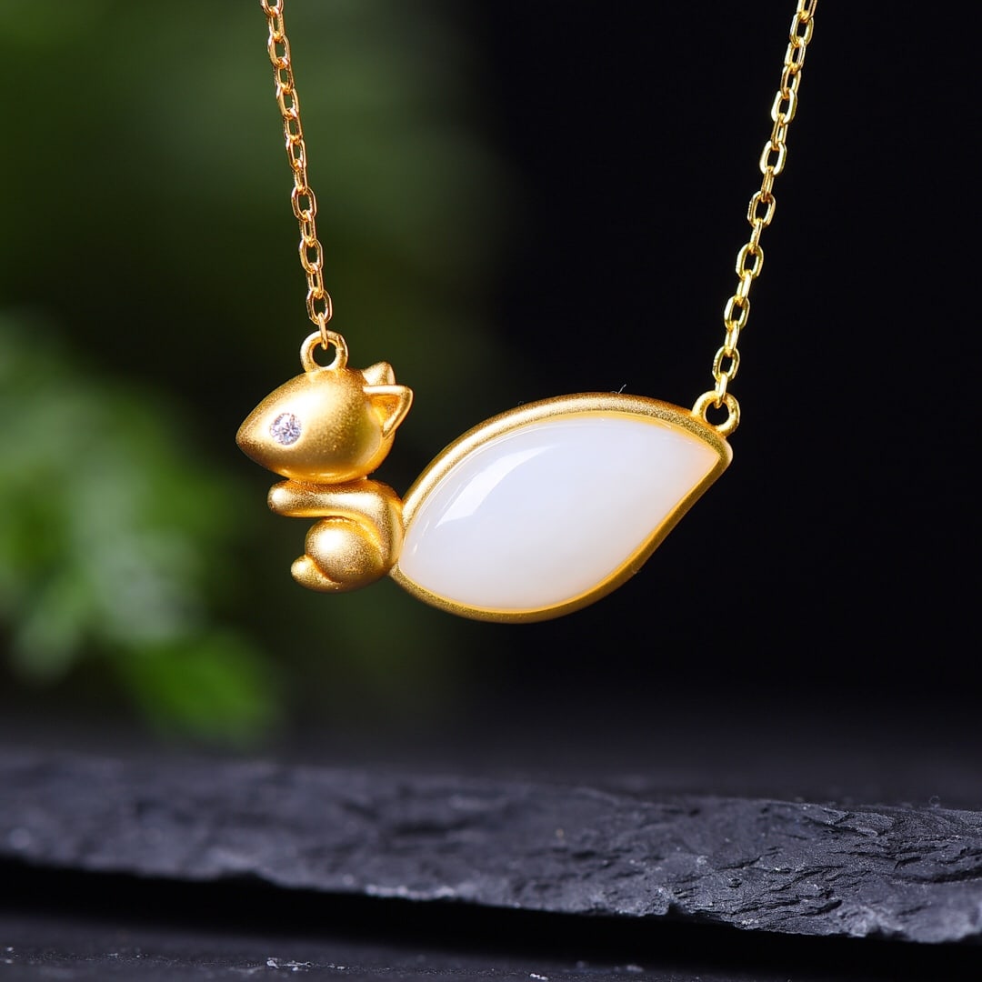 An Exquisite Sterling Silver-Gold Plated Inlaid White Jade Pendant: An Exquisite Sterling Silver-Gold Plated Inlaid White Jade Pendant,Size:10mmx18mm 纯银镀金镶白玉吊坠