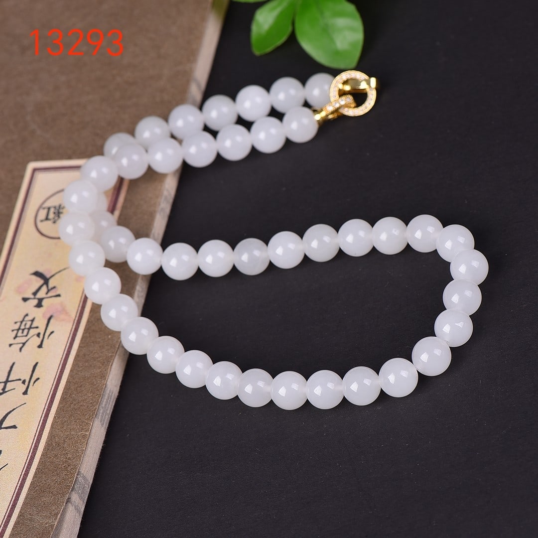 An Exquisite White Jade Necklace: An Exquisite White Jade Necklace,Size:10mm 寓意:圆圆满满 吉祥如意 白玉项链
