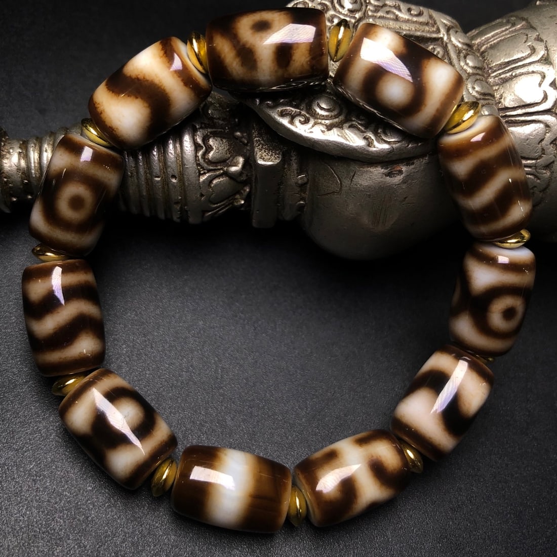 An Exquisite Dzi Bead Bracelets - 2