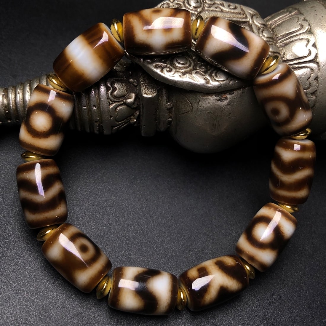 An Exquisite Dzi Bead Bracelets - 6