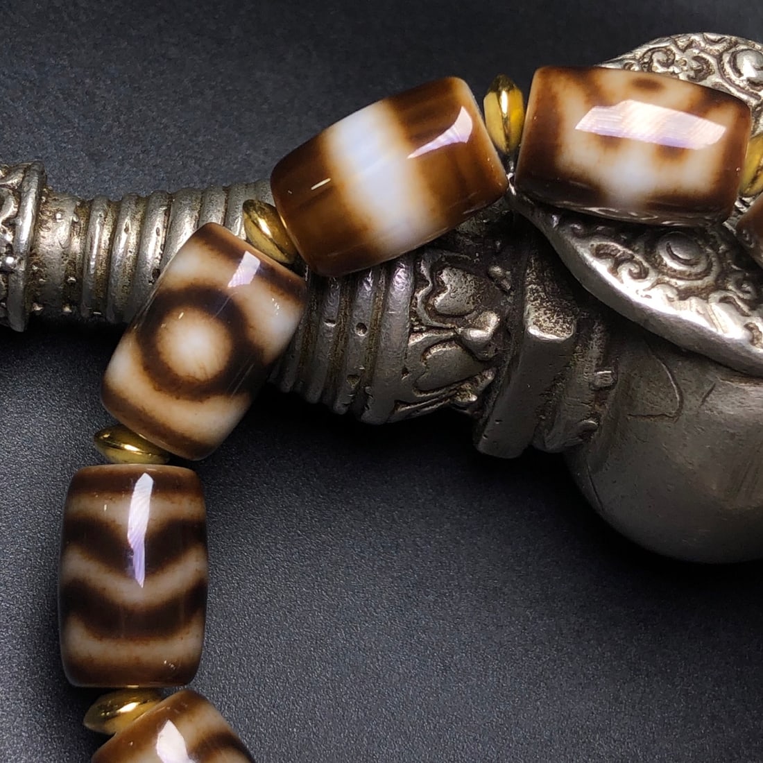 An Exquisite Dzi Bead Bracelets - 7