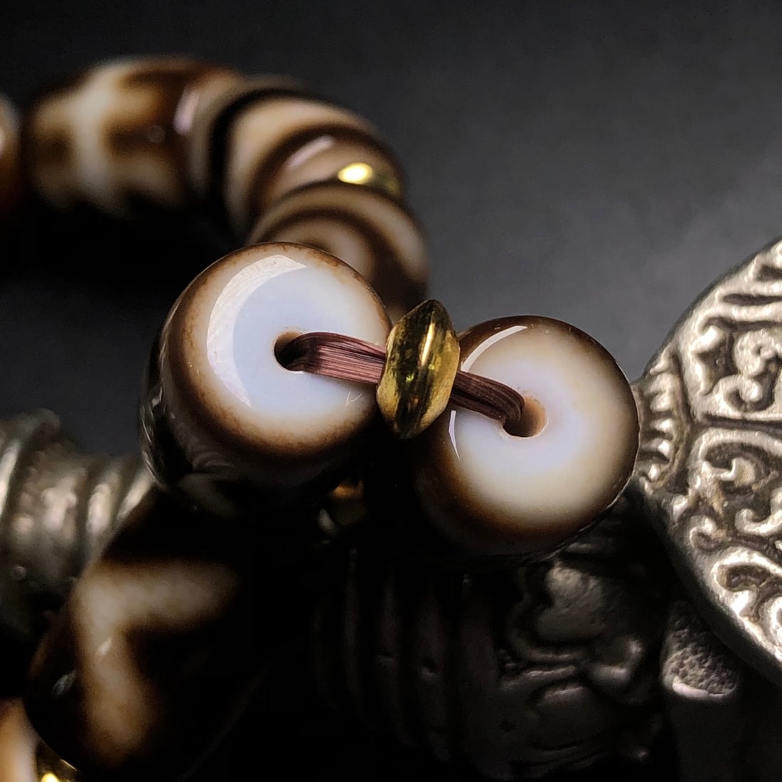 An Exquisite Dzi Bead Bracelets - 9