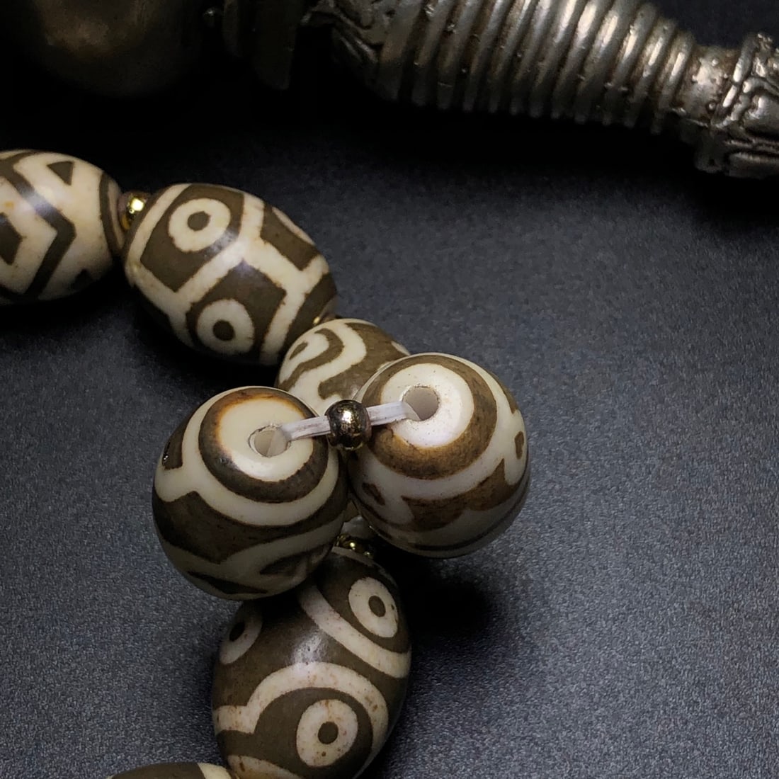 An Exquisite Dzi Bead Bracelets - 9