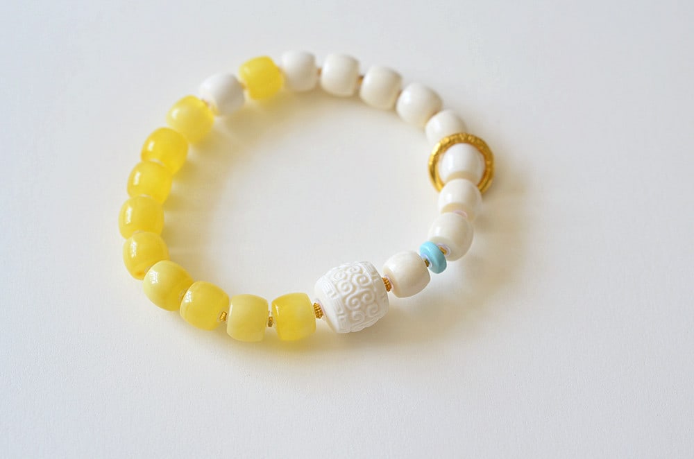 An Exquisite Amber Bracelets - 2