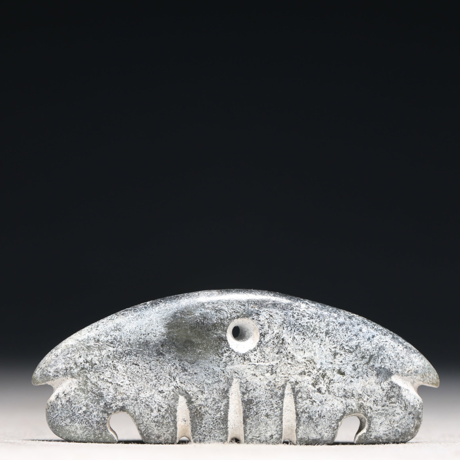 An Archaic Hongshan Culture Cyan jade Pendant: An Archaic Hongshan Culture Cyan jade Pendant,Ancient Time, China,Size:2.8inx1in Weight:33.9g 红山文化青玉挂件,新石器时期