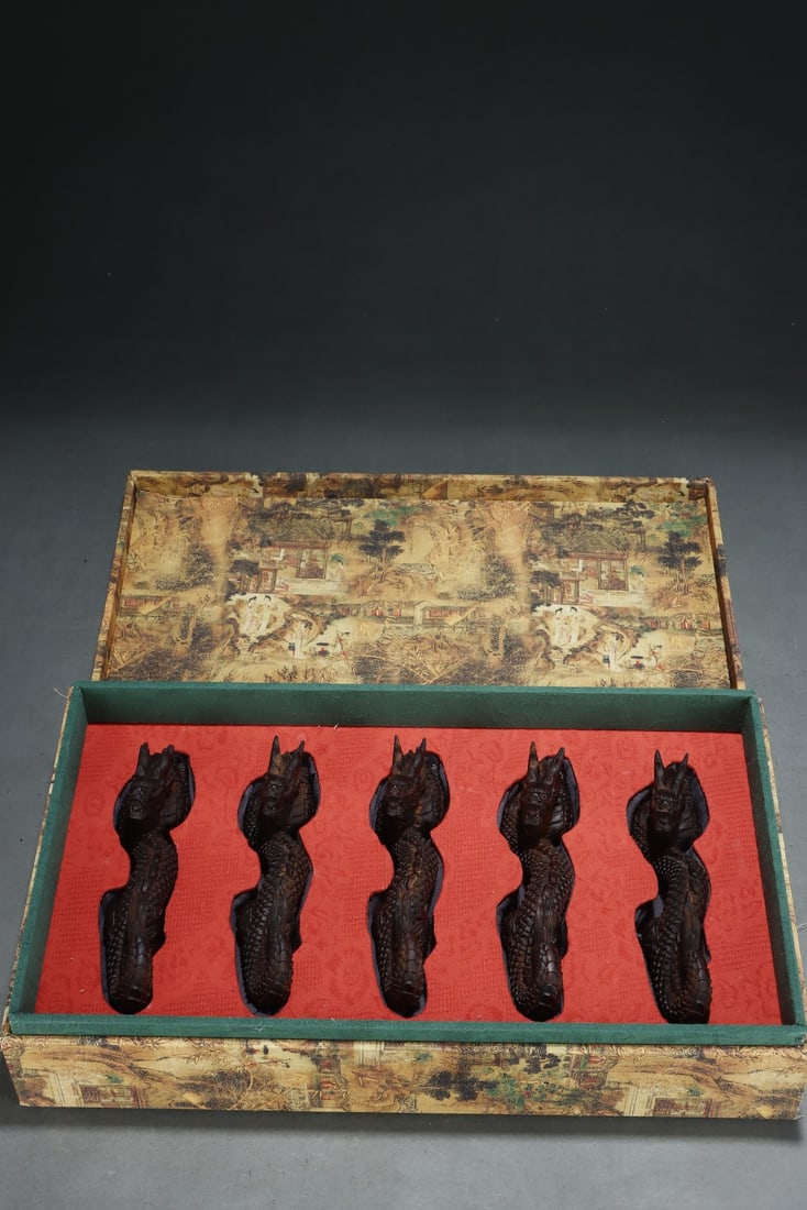 A Set of Fine Eaglewood Dragon Ornament: A Set of Fine Eaglewood Dragon Ornament Qing Dynasty, China Size:7.9inx1.8inx2.8in沉香木五龙一套 中国清代 Size:20cmx4.5cmx7cm