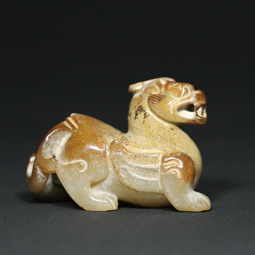 An Exquisite White Jade Auspicious Beast Ornament (1 of 9)