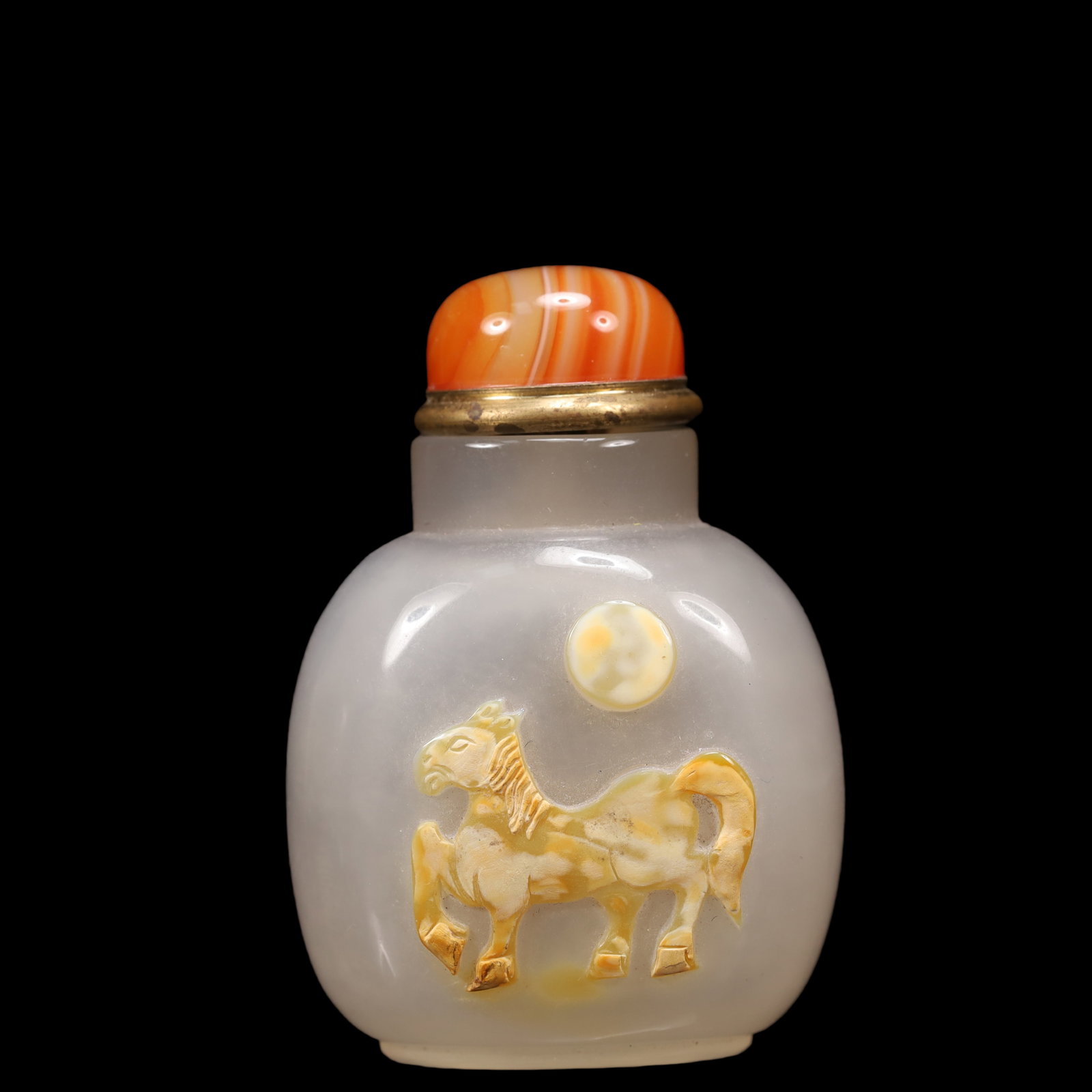 An Exquisite Agate Horse Pattern Snuff Bottle (1 of 9)