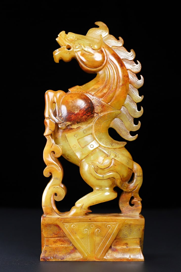 An Exquisite White Jade Horse Seal: An Exquisite White Jade Horse Seal Han Dynasty, China Size:7.7inx3.3inx1.6in Weight:794.5g白玉马印章 中国汉代 Size:19.5cmx8.4cmx4cm Weight:794.5g