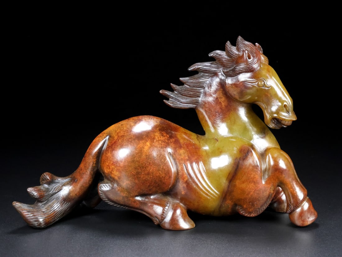 An Exquisite White Jade Horse Ornament: An Exquisite White Jade Horse Ornament Han Dynasty, China Size:8.5inx5.4inx2.4in Weight:1.35kg白玉马摆件 中国汉代 Size:21.6cmx13.7cmx6cm