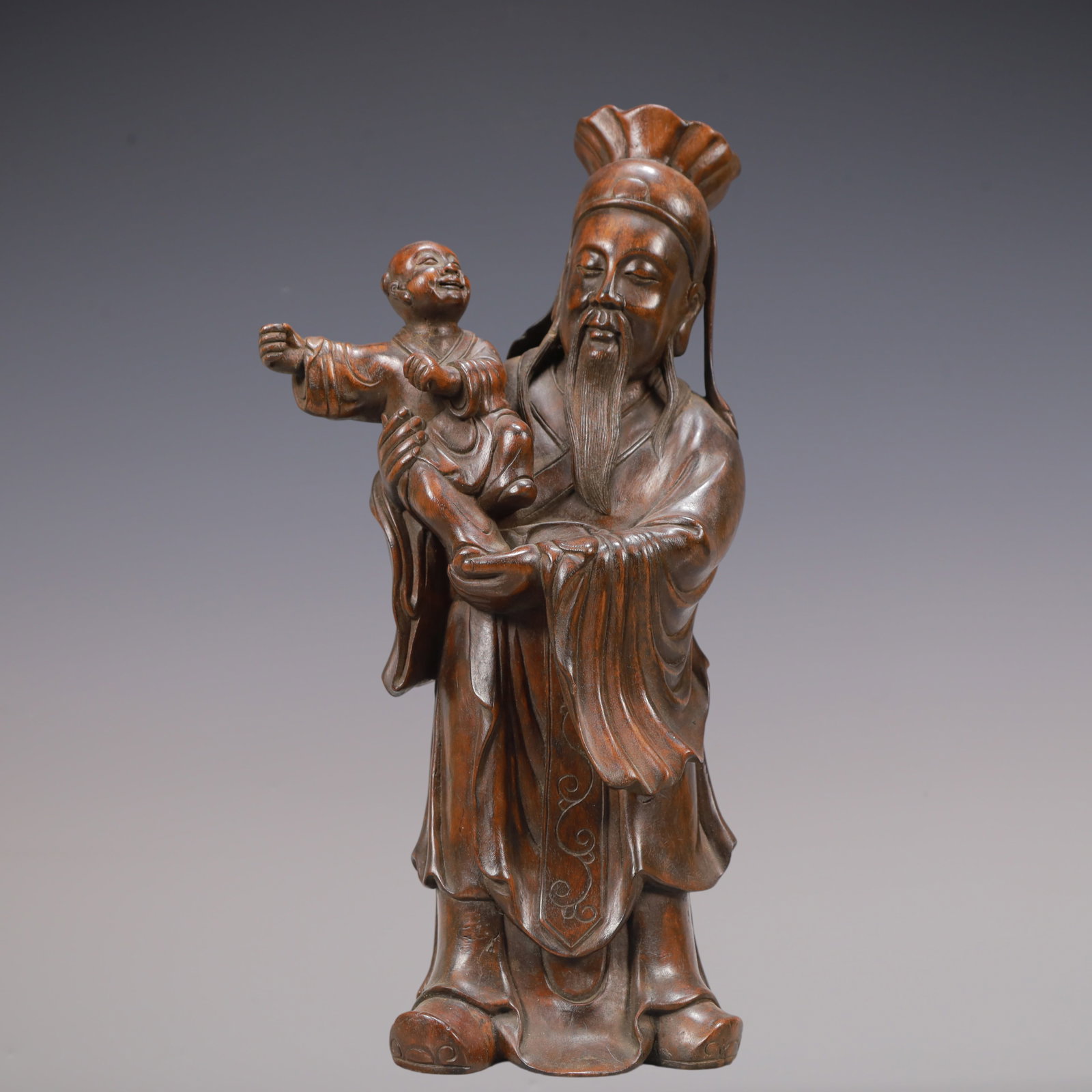 A Exquisite Eaglewood Figures Ornament: A Exquisite Eaglewood Figures Ornament Qing Dynasty, China Size:5.5inx3.1inx11in Weight:950g沉香木人物摆件 中国清代