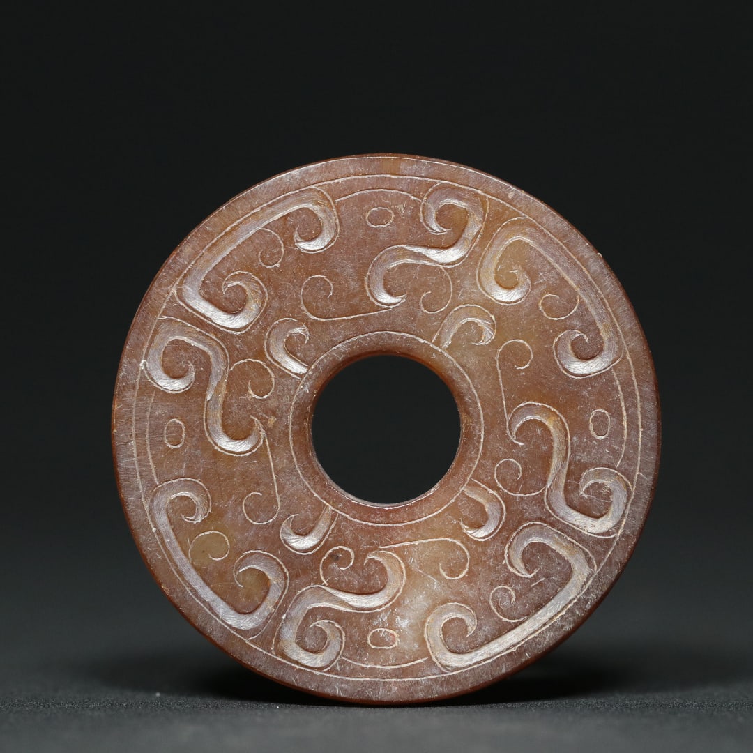 An Exquisite White Jade Dragon Pattern Pendant: An Exquisite White Jade Dragon Pattern Pendant the Spring and Autumn in Period in China Size:1.8inx0.2in Weight:23.5g白玉龙纹玉璧挂件 春秋&#