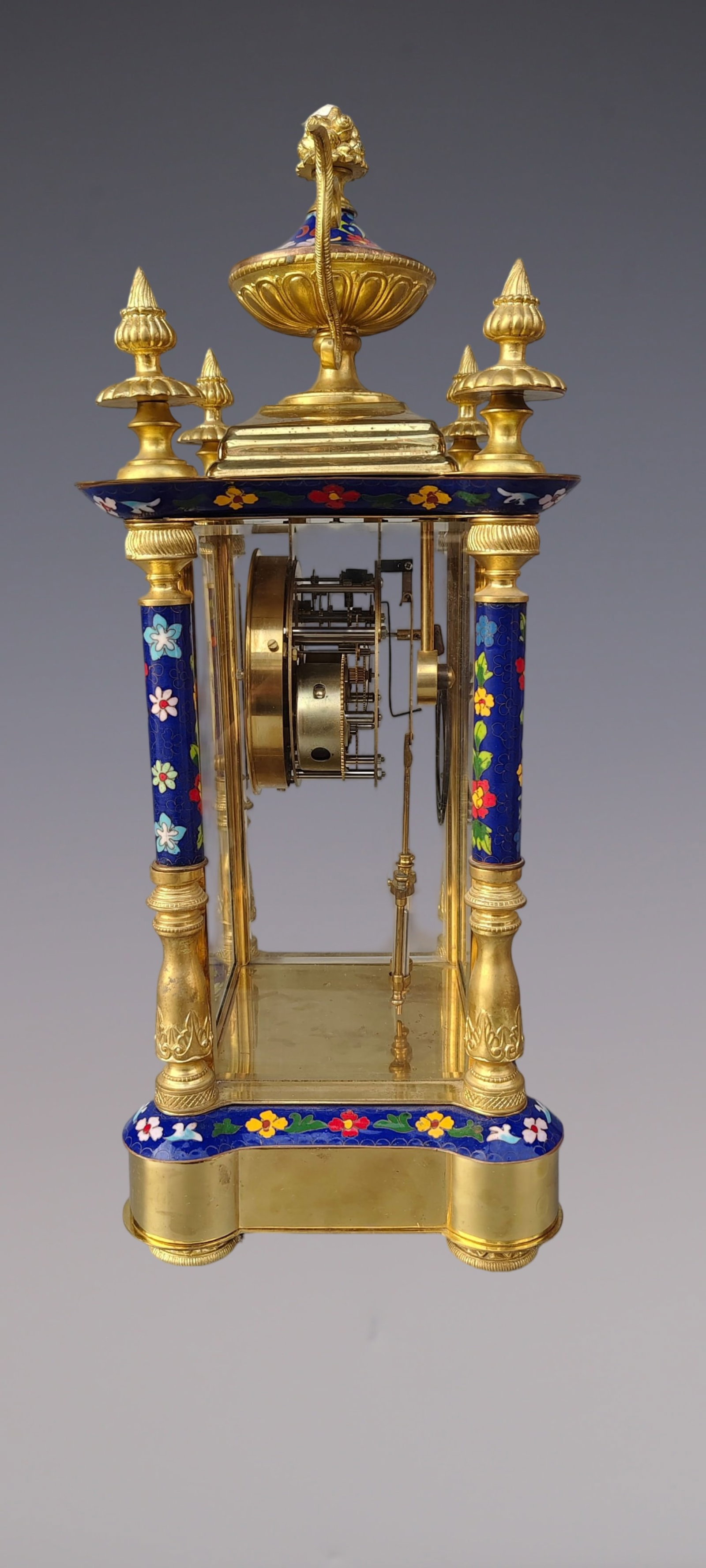 An Exquisite Gilt Bronze Flower Pattern Figure Pattern Clock - 3