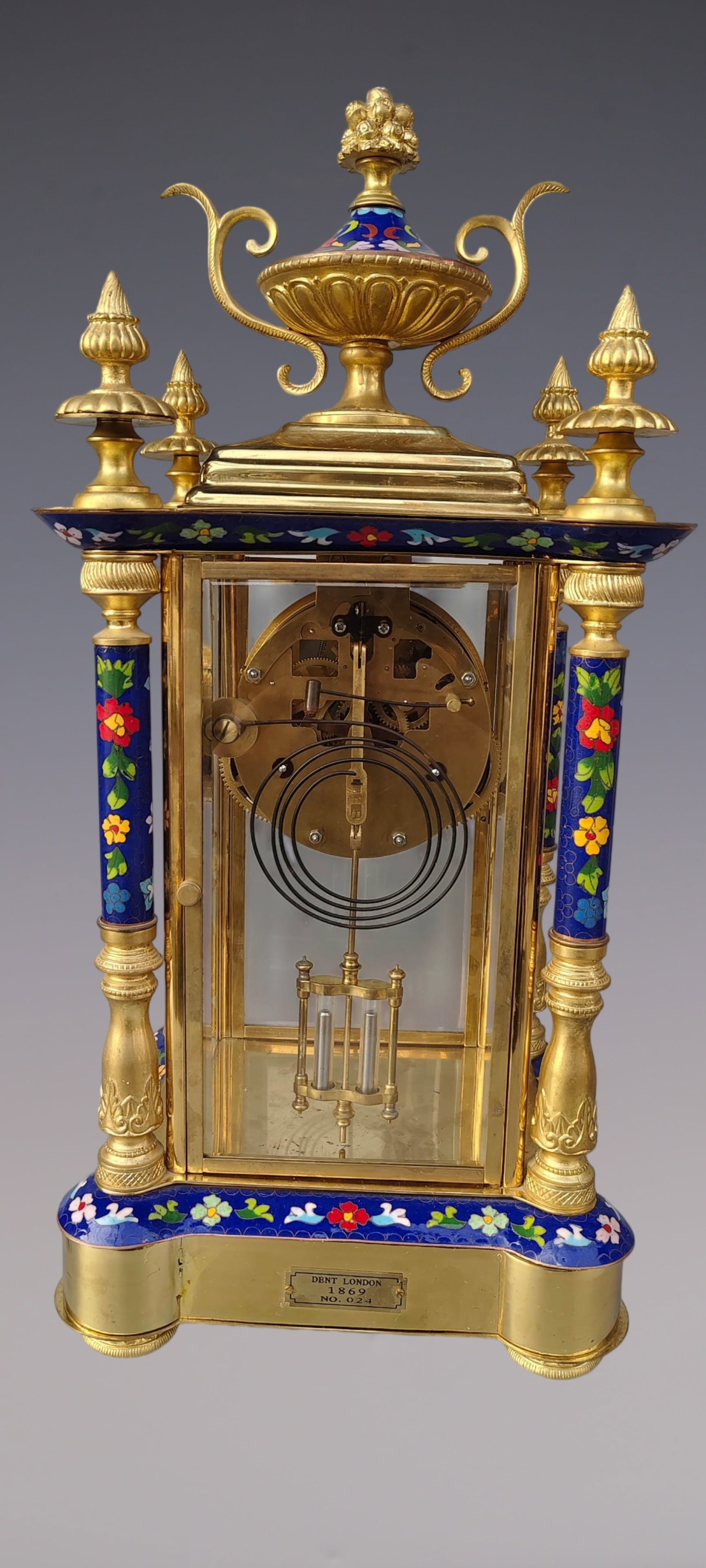 An Exquisite Gilt Bronze Flower Pattern Figure Pattern Clock - 5