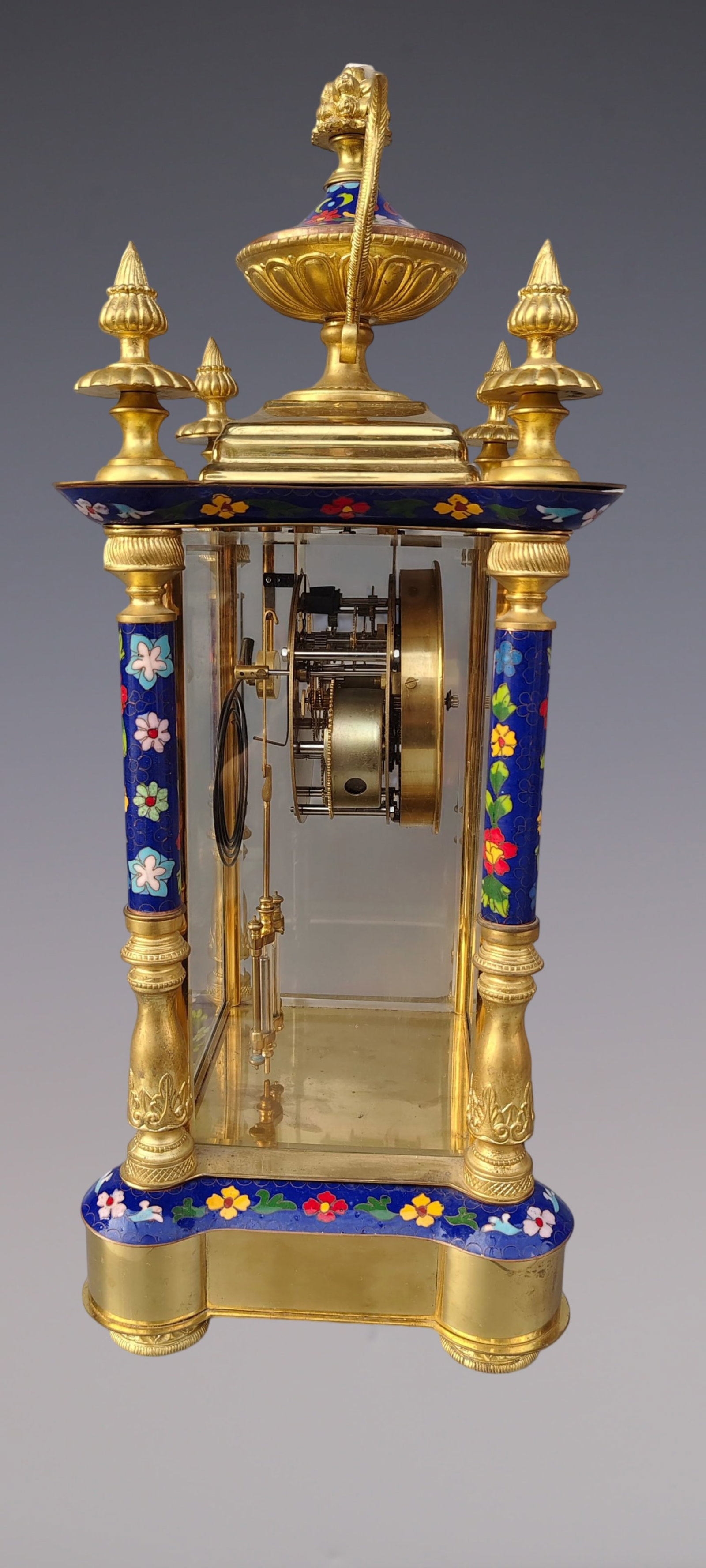 An Exquisite Gilt Bronze Flower Pattern Figure Pattern Clock - 7