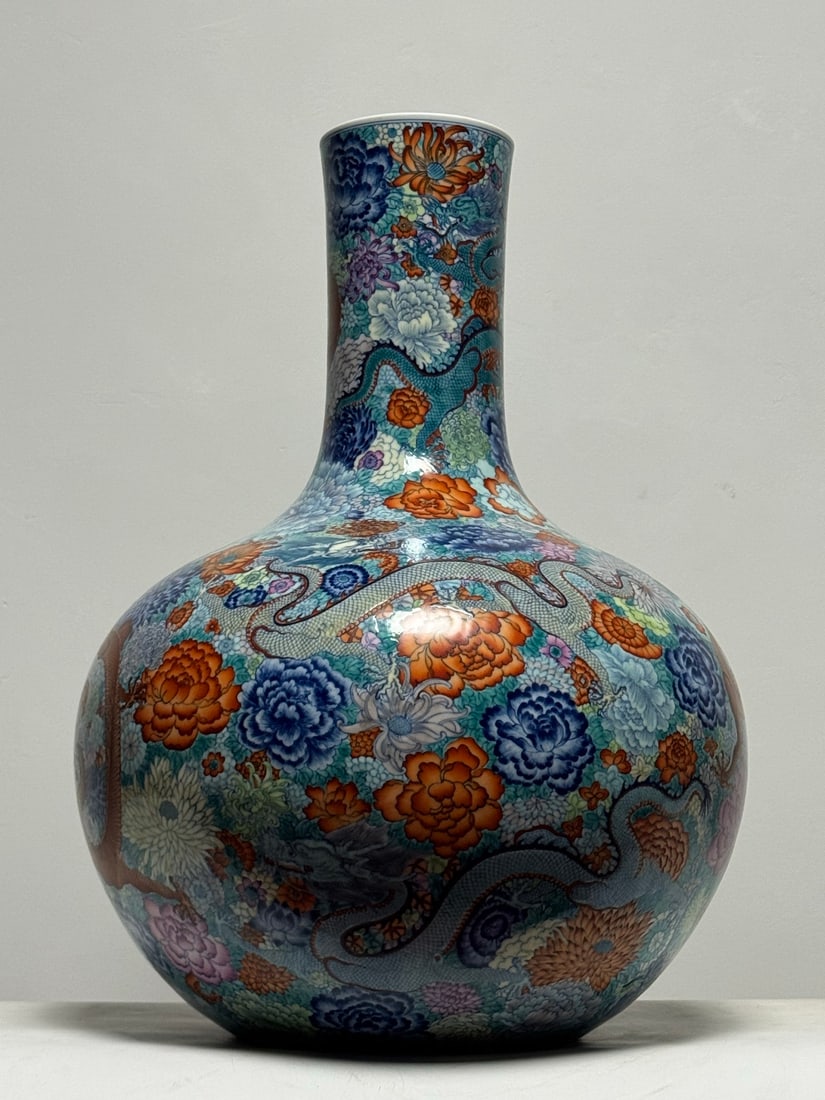 An Exquisite Doucai Flower Pattern Dragon Pattern Vase - 5