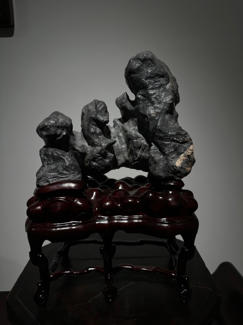 An Exquisite Lingbi Stone Rockery Ornament: An Exquisite Lingbi Stone Rockery Ornament Qing Dynasty, China Size:15inx10.6inx6.7in灵璧石文房山摆件 中国清代