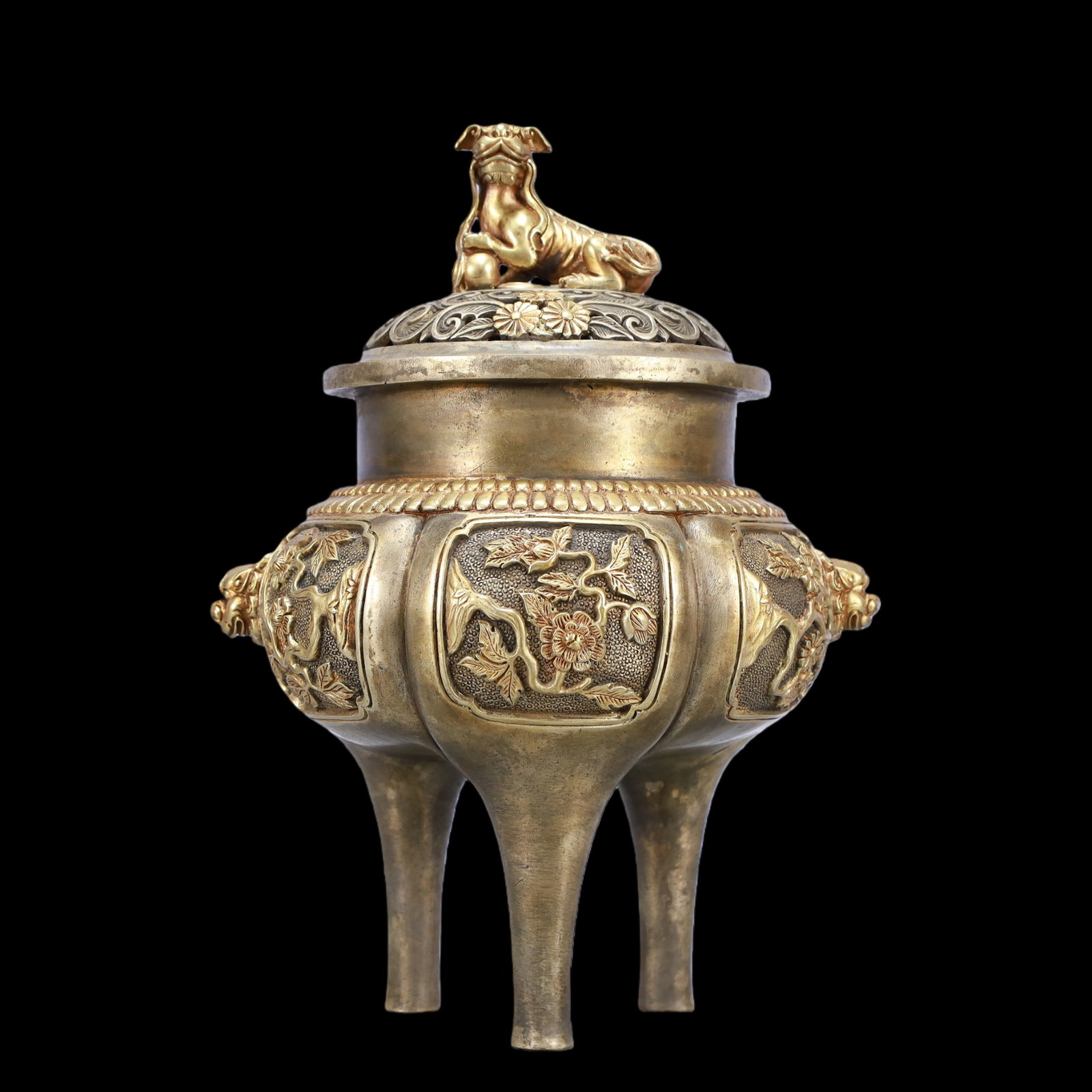 A Exquisite Gilt Silver Flower Pattern Double-Ears and Tripod Censer: A Exquisite Gilt Silver Flower Pattern Double-Ears and Tripod Censer Qing Dynasty, China Qianlong Six-character Mark Size:7.9inx10.6in Weight:4600g银鎏金花卉纹Ö