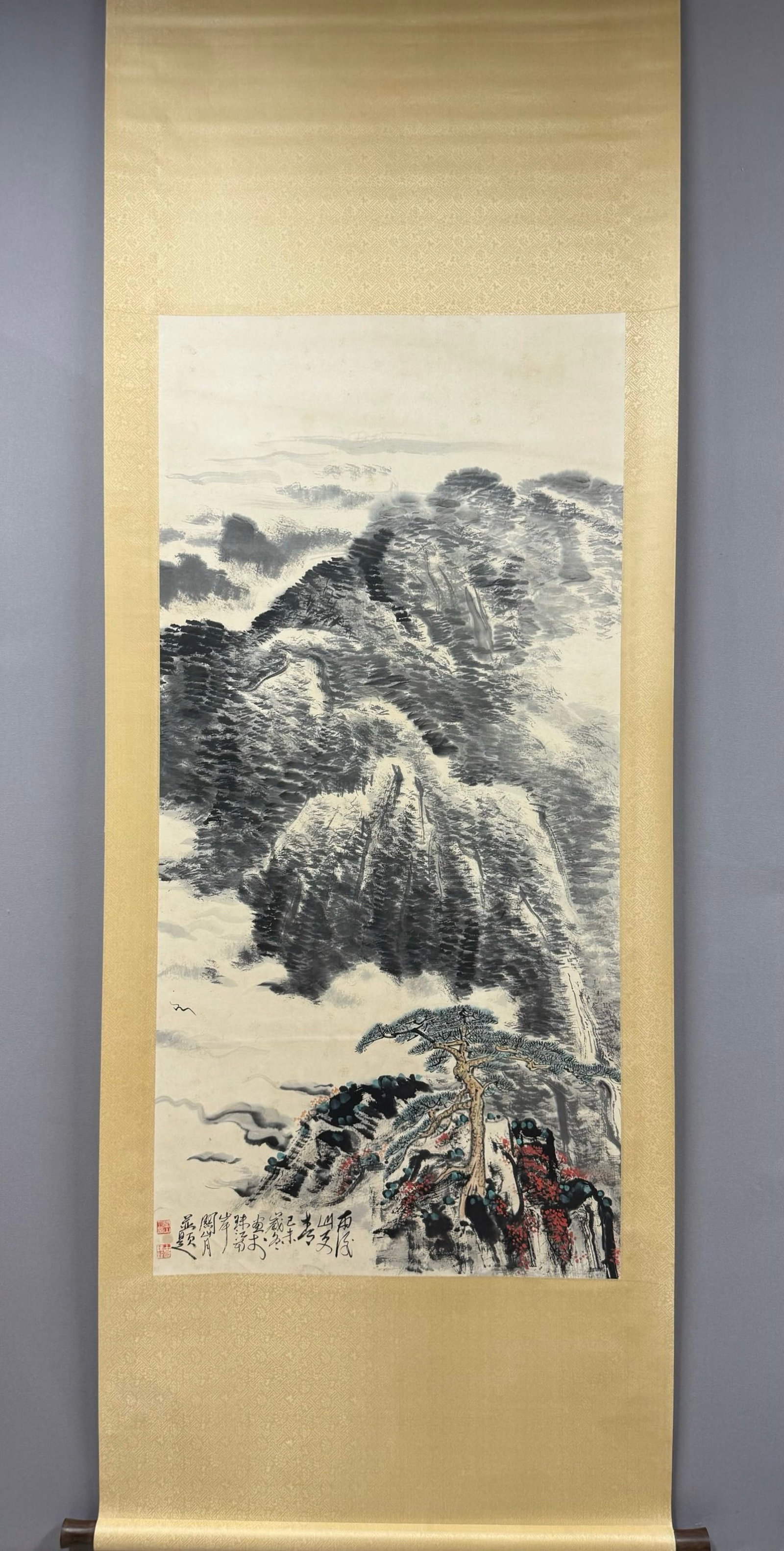 A Chinese Vertical Scroll Ink Painting of Landscape on Paper,Guan Shanyue: A Chinese Vertical Scroll Ink Painting of Landscape on Paper,Guan Shanyue,Size:52.4in 一幅中国水墨山水画立轴,关山月