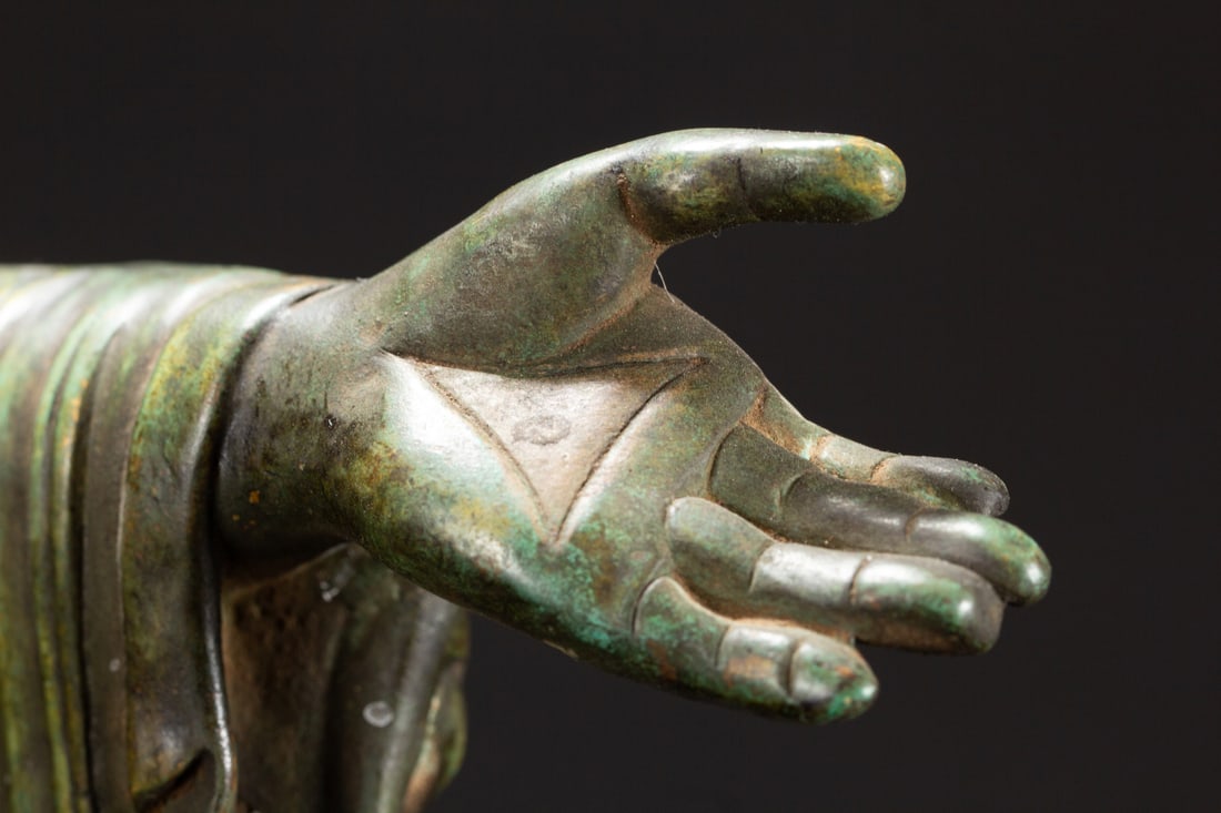 A Solemn Bronze Statue of Sakyamuni - 3