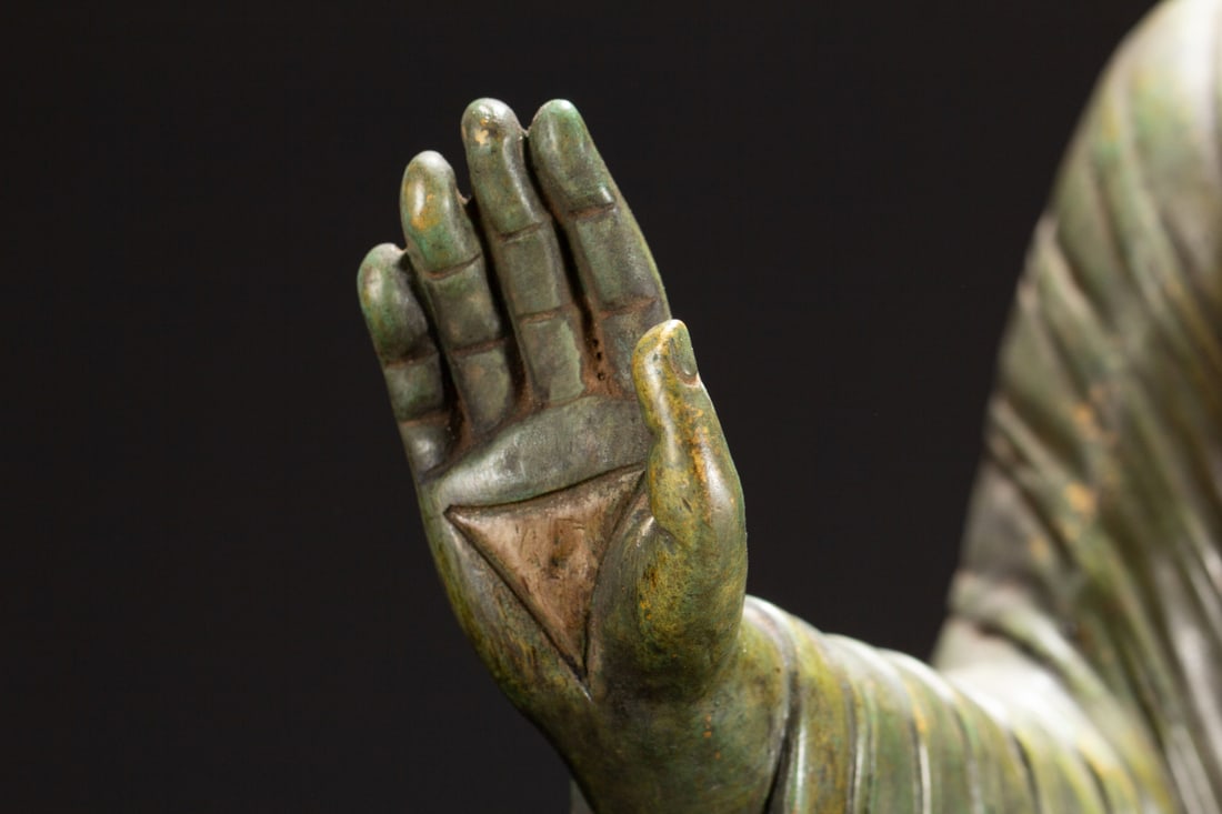 A Solemn Bronze Statue of Sakyamuni - 4