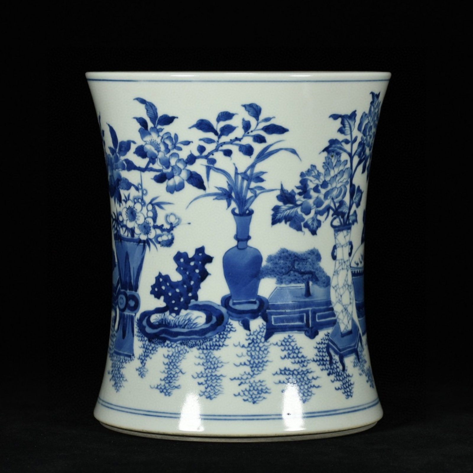 An Exquisite Blue and White Flower Pattern Brush Pot: An Exquisite Blue and White Flower Pattern Brush Pot,Qing Dynasty,China,Size:8.7inx7.5in 青花花卉纹笔筒,中国清代