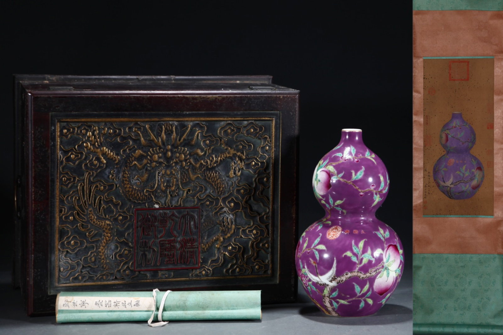 A Rare Purple Glazed Famille-Rose Bats and Peach Pattern Gourd Vase,With Vertical Scroll Painting on: A Rare Purple Glazed Famille-Rose Bats and Peach Pattern Gourd Vase,With Vertical Scroll Painting on Silk,Qing Dynasty, China,With Mark,Size:13.4inx7.9in,(Without frame)23.8inx10.8in 紫釉&