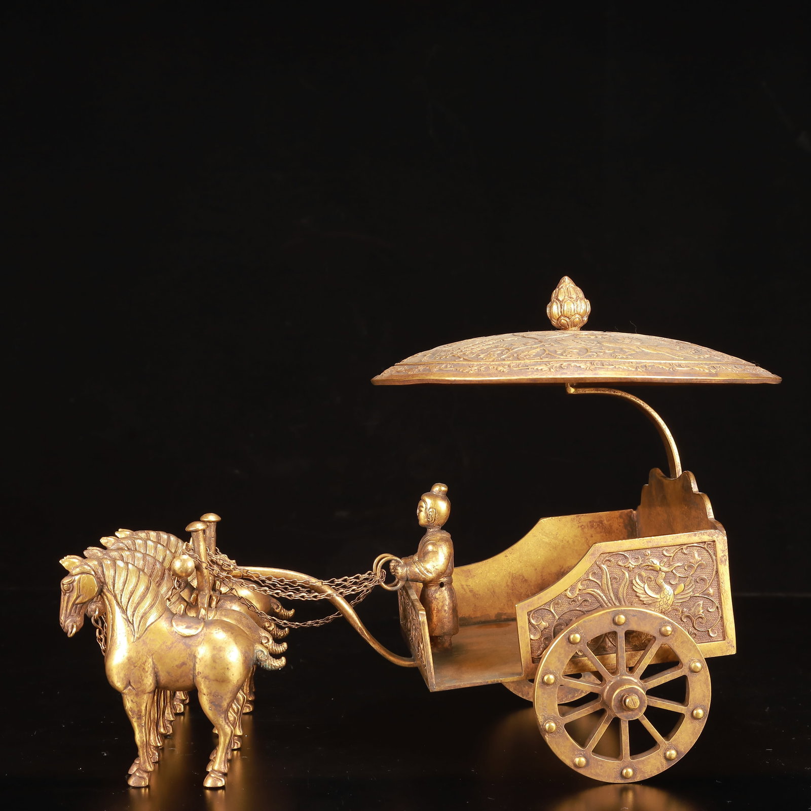 A Rare Gilt Bronze Dragon Pattern Carriage: A Rare Gilt Bronze Dragon Pattern Carriage,Qing Dynasty, China,Size:12.6inx8.3inx8.7in,Weight:3750g 铜鎏金龙纹马车,中国清代