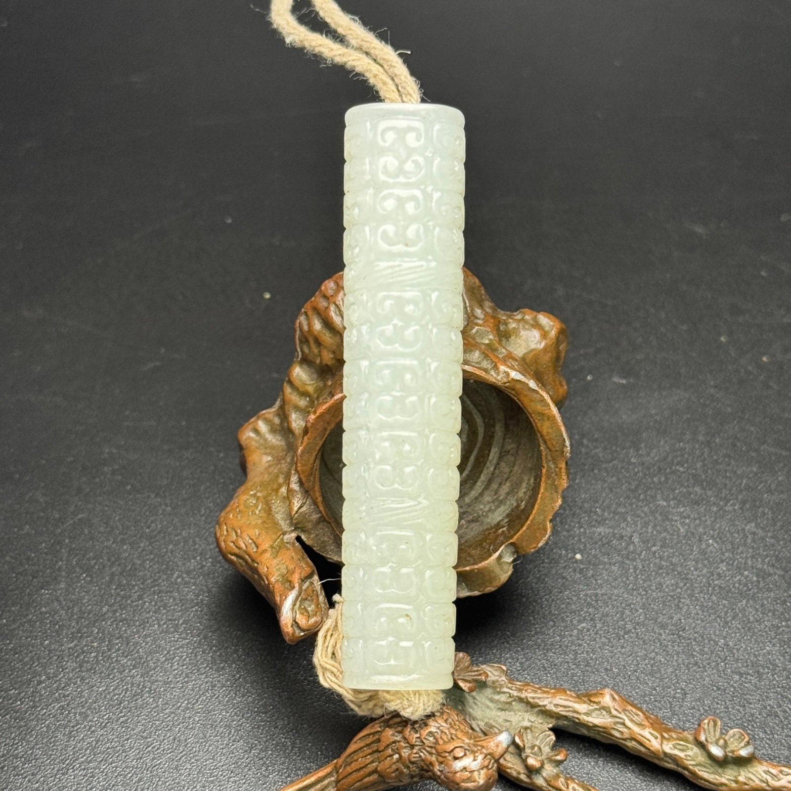 An Exquisite White Jade Ruyi Pattern Pendant: An Exquisite White Jade Ruyi Pattern Pendant,Qing Dynasty,China,Size:13mmx14mmx71mm,Weight:30g 白玉如意纹挂件,中国清代