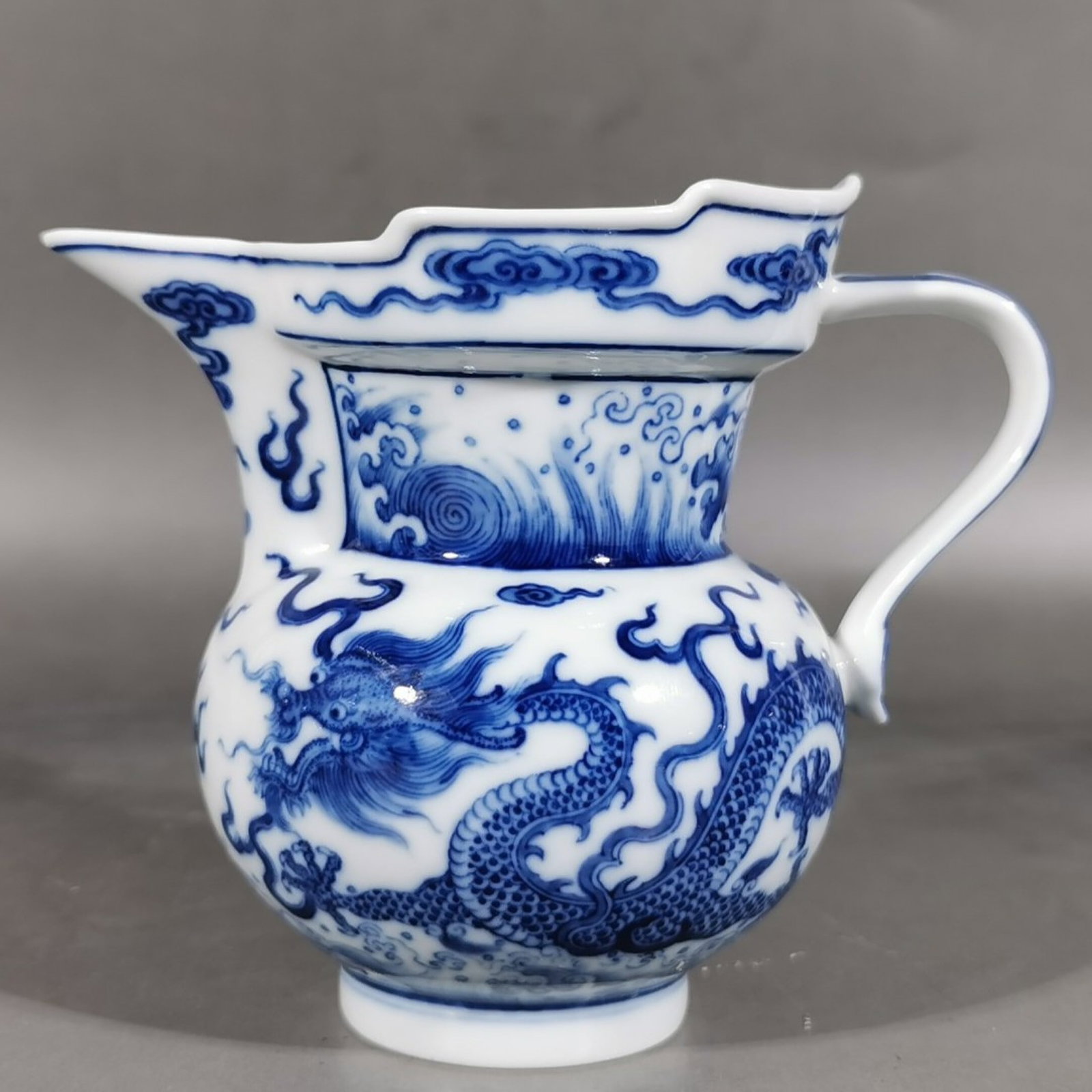 An Exquisite Blue and White Auspicious Cloud and Dragon Pattern Pot (1 of 9)