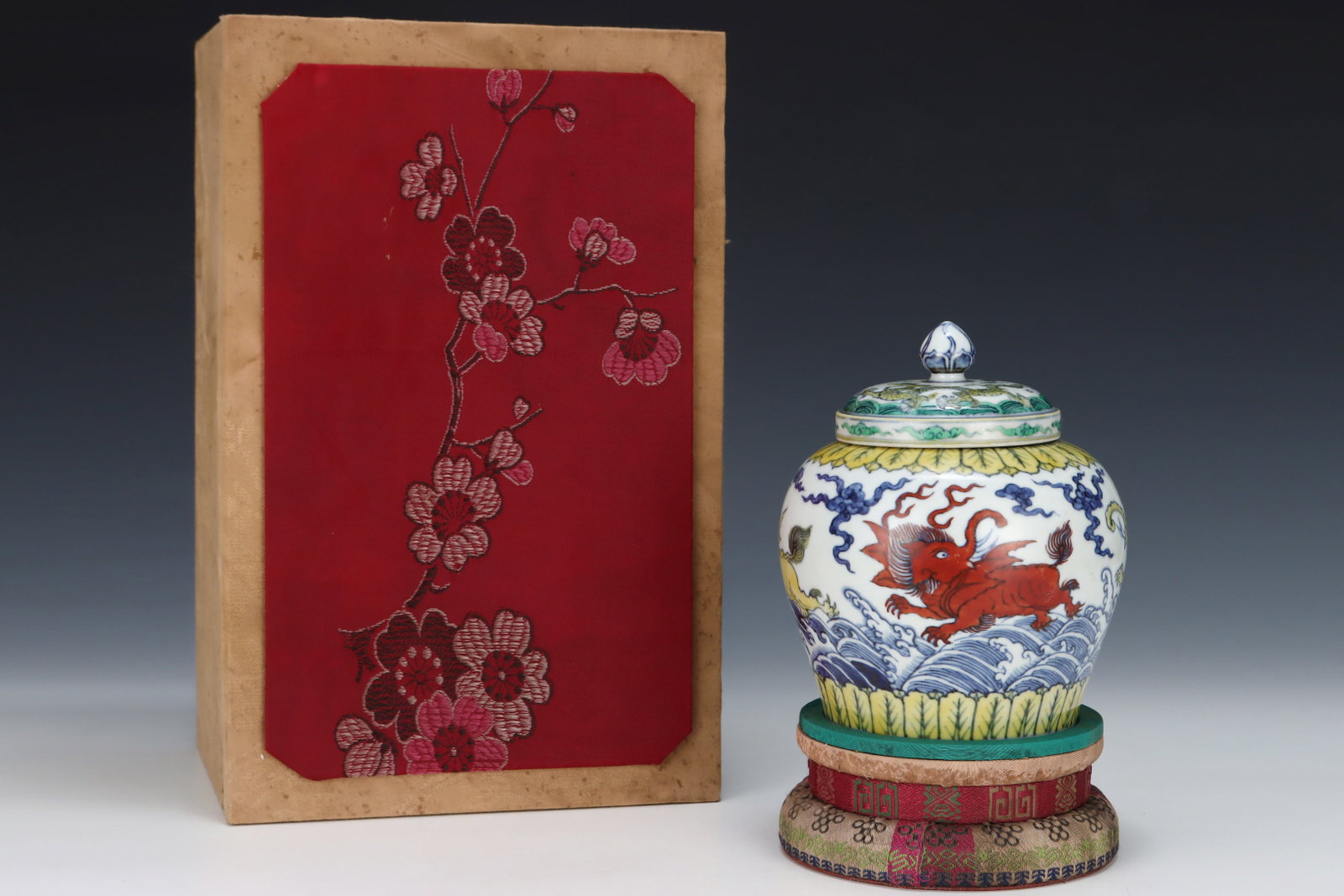 An Exquisite Doucai Seawater,Elephant and Dragon Pattern Jar with Cover (1 of 8)