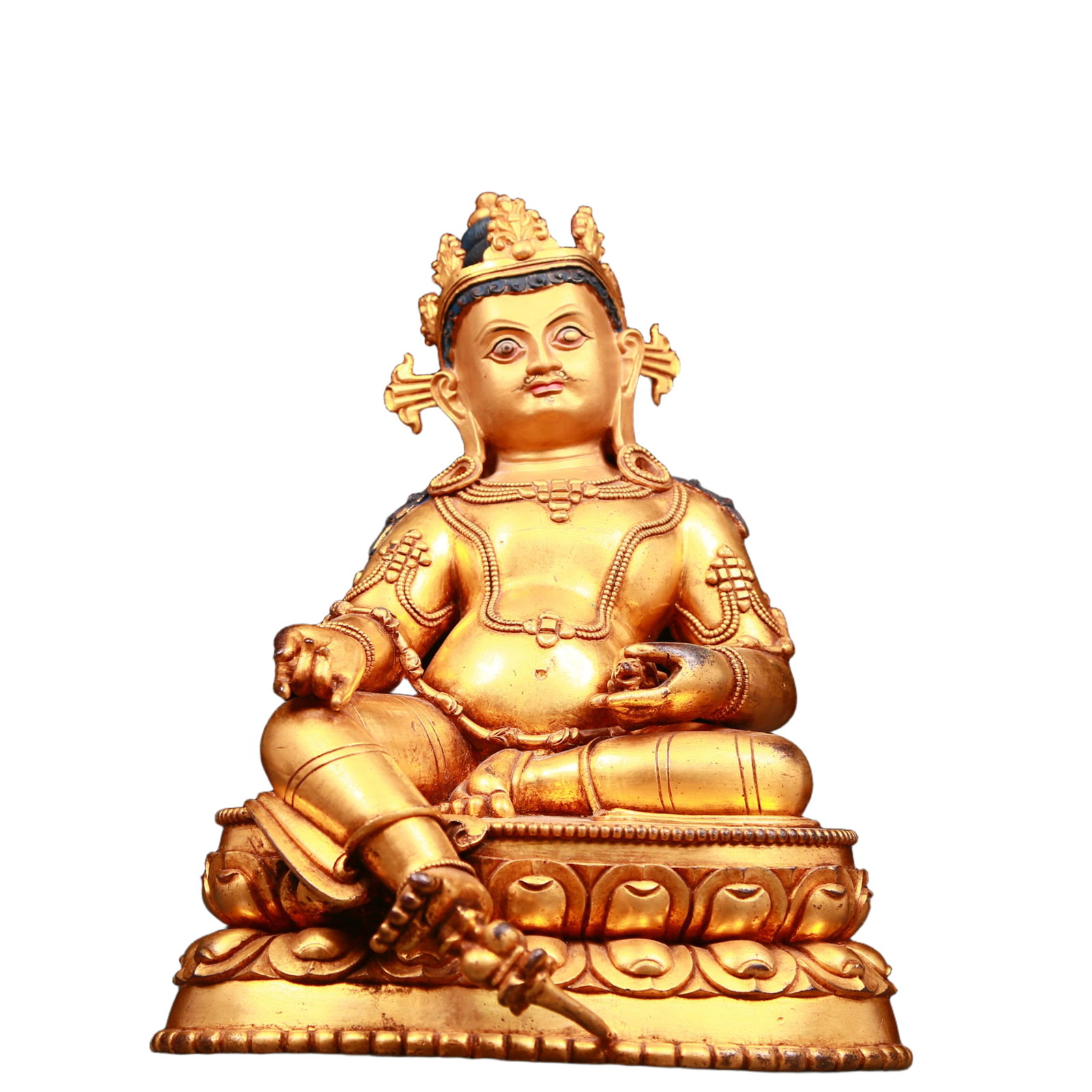 An exquisite gilt bronze statue of the Mammon: An exquisite gilt bronze statue of the Mammon, Qing Dynasty, China. The Buddha's face is solemn and kind, and his eyes are deep, symbolizing wealth and fortune. Its appearance is full of luxury, solem