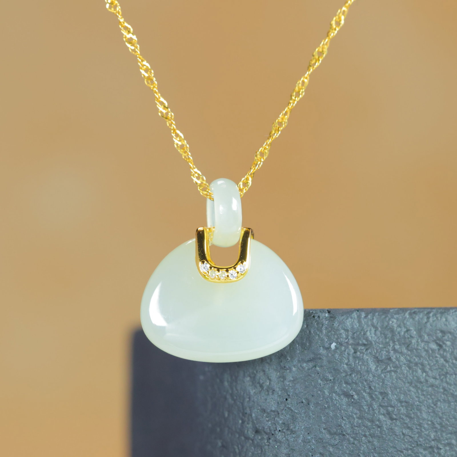 An Exquisite Sterling Silver-Gold Plated Inlaid White Jade Pendant , Inlaid Diamond: Sterling Silver-Gold Plated Inlaid White Jade Pendant , Inlaid Diamond , Size :14mmx19mm 纯银镀金镶白玉吊坠,嵌钻石,尺ë