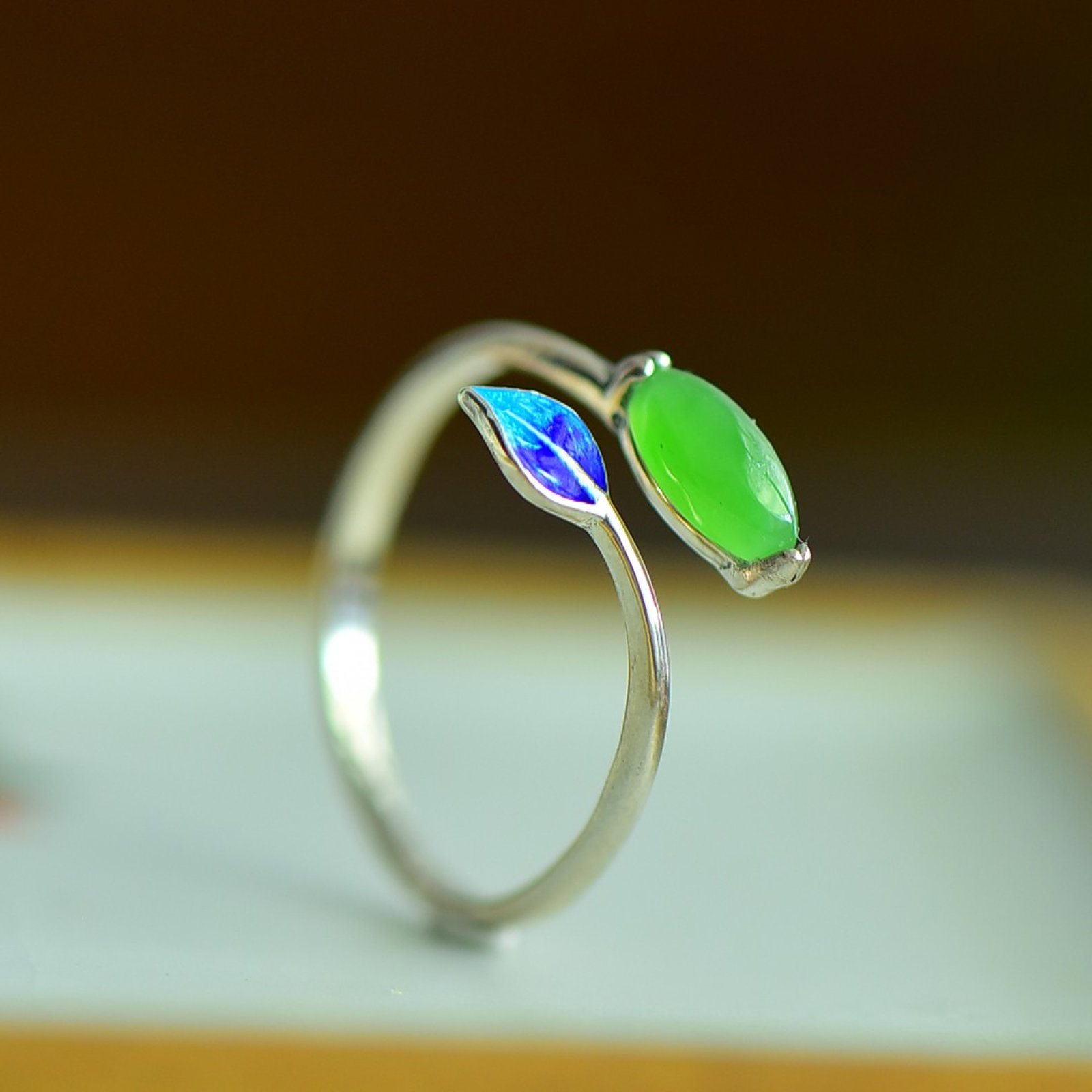 An Exquisite Sterling Silver-Gold Plated Inlaid Jasper Enamel Ring: An Exquisite Sterling Silver-Gold Plated Inlaid Jasper Enamel Ring,Size:4mmx8mm 纯银镶碧玉珐琅戒指