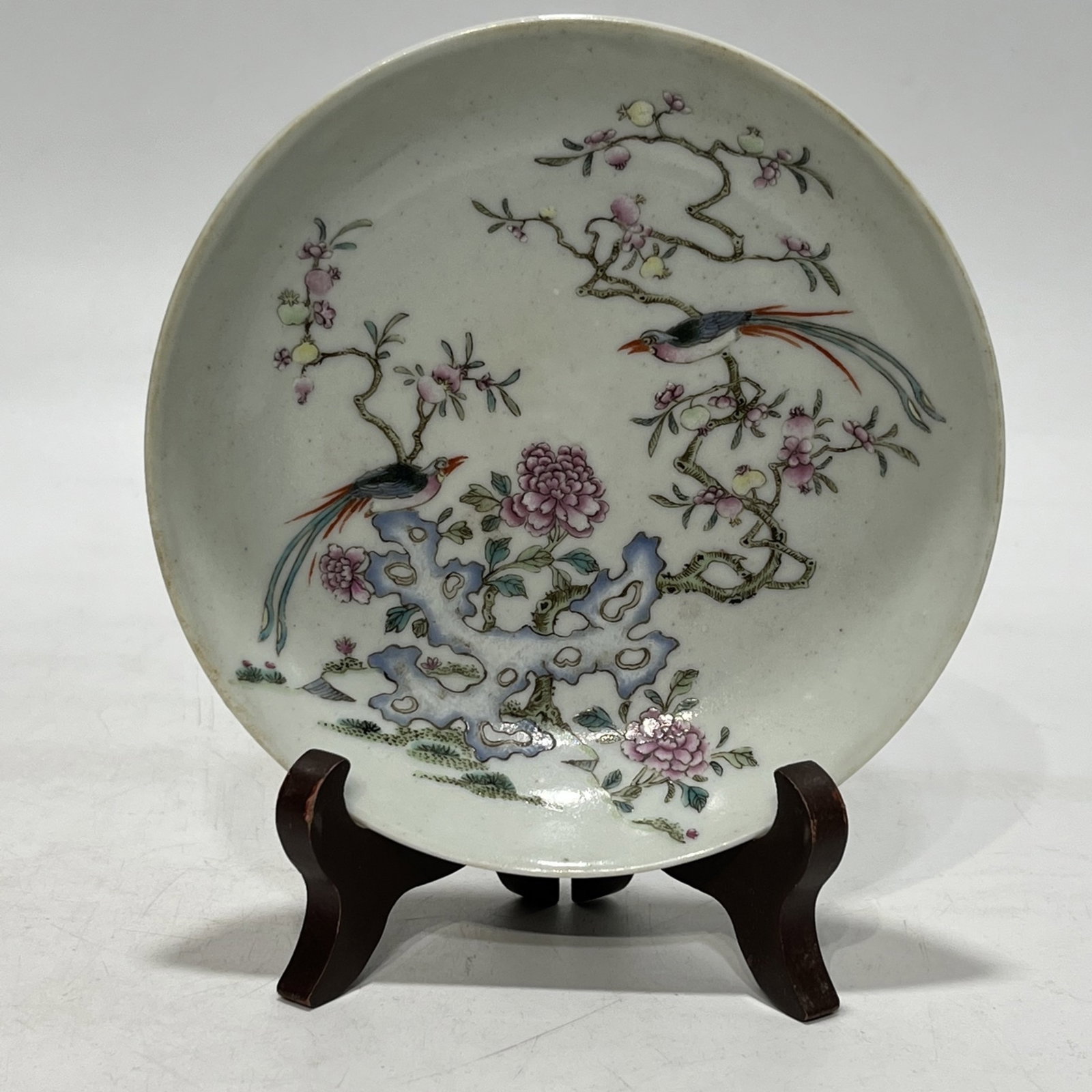 An Exquisite Famille-Rose Flower and Bird Pattern Plate: An Exquisite Famille-Rose Flower and Bird Pattern Plate,Qing Dynasty,China,With Mark,Size:5.4in 粉彩花鸟纹盘,中国清代,带款