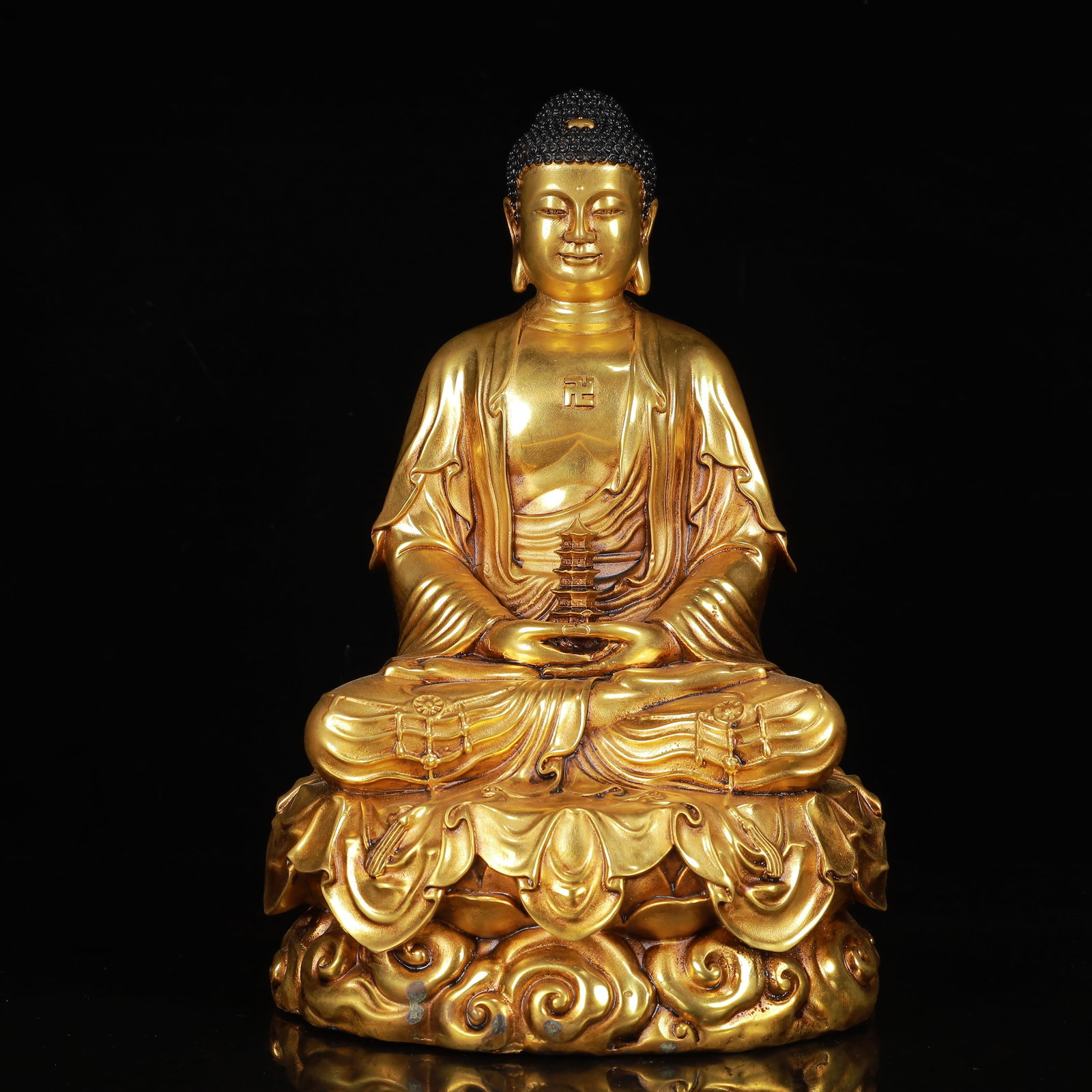 An Exquisite Gilt Bronze Statue of Sakyamuni: An Exquisite Gilt Bronze Statue of Sakyamuni,Qing Dynasty,China,Qianlong Four-Character Mark,Size:7.9inx7.1inx11.8in,Weight:5650g 铜鎏金释迦摩尼像,È