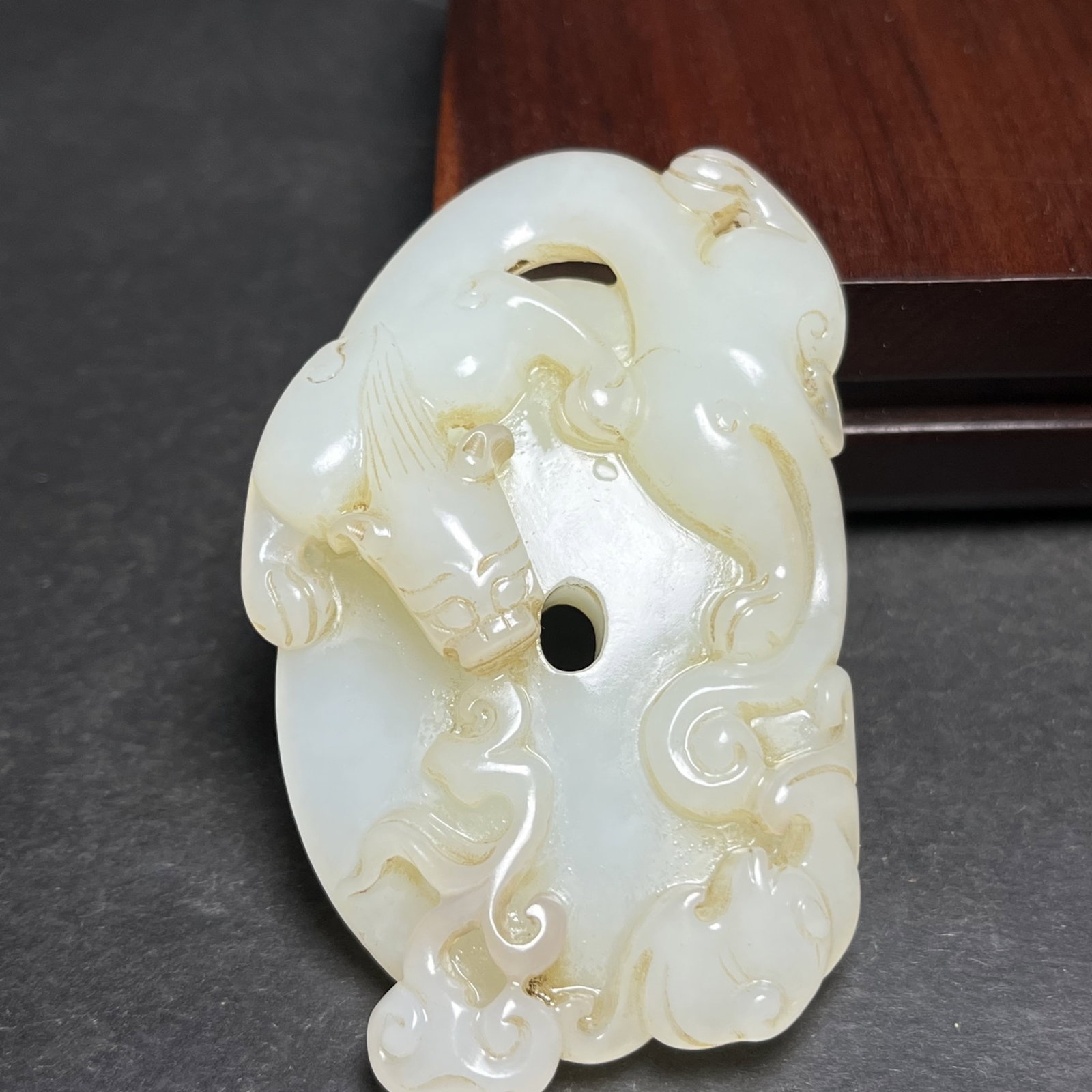 An Exquisite White Jade Dragon Pattern Pendant: An Exquisite White Jade Dragon Pattern Pendant,Qing Dynasty,China,Size:72mmx16mmx44mm,Weight:55g 白玉龙纹挂件,中国清代