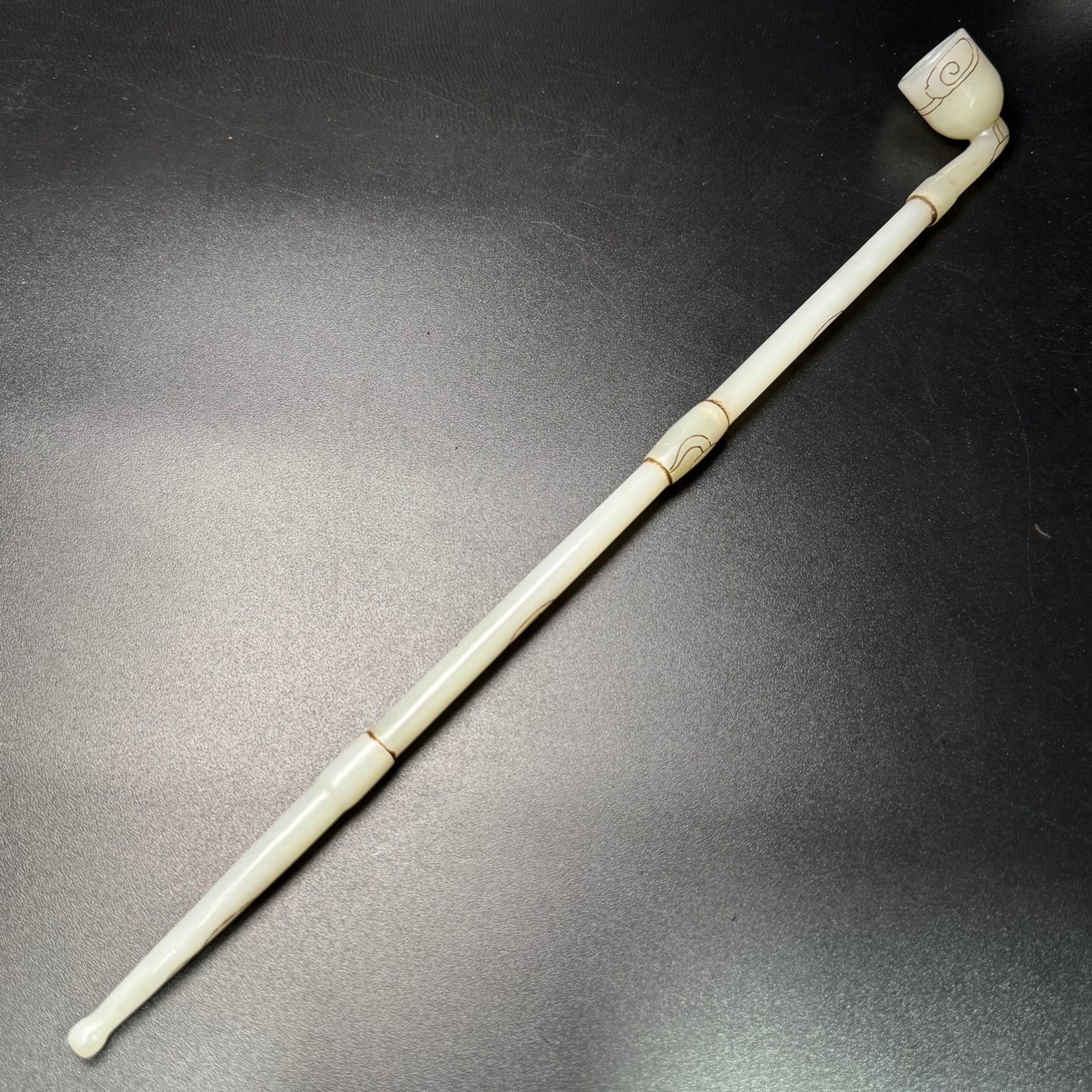 An Exquisite White Jade Auspicious Cloud Pattern Ornament (1 of 7)