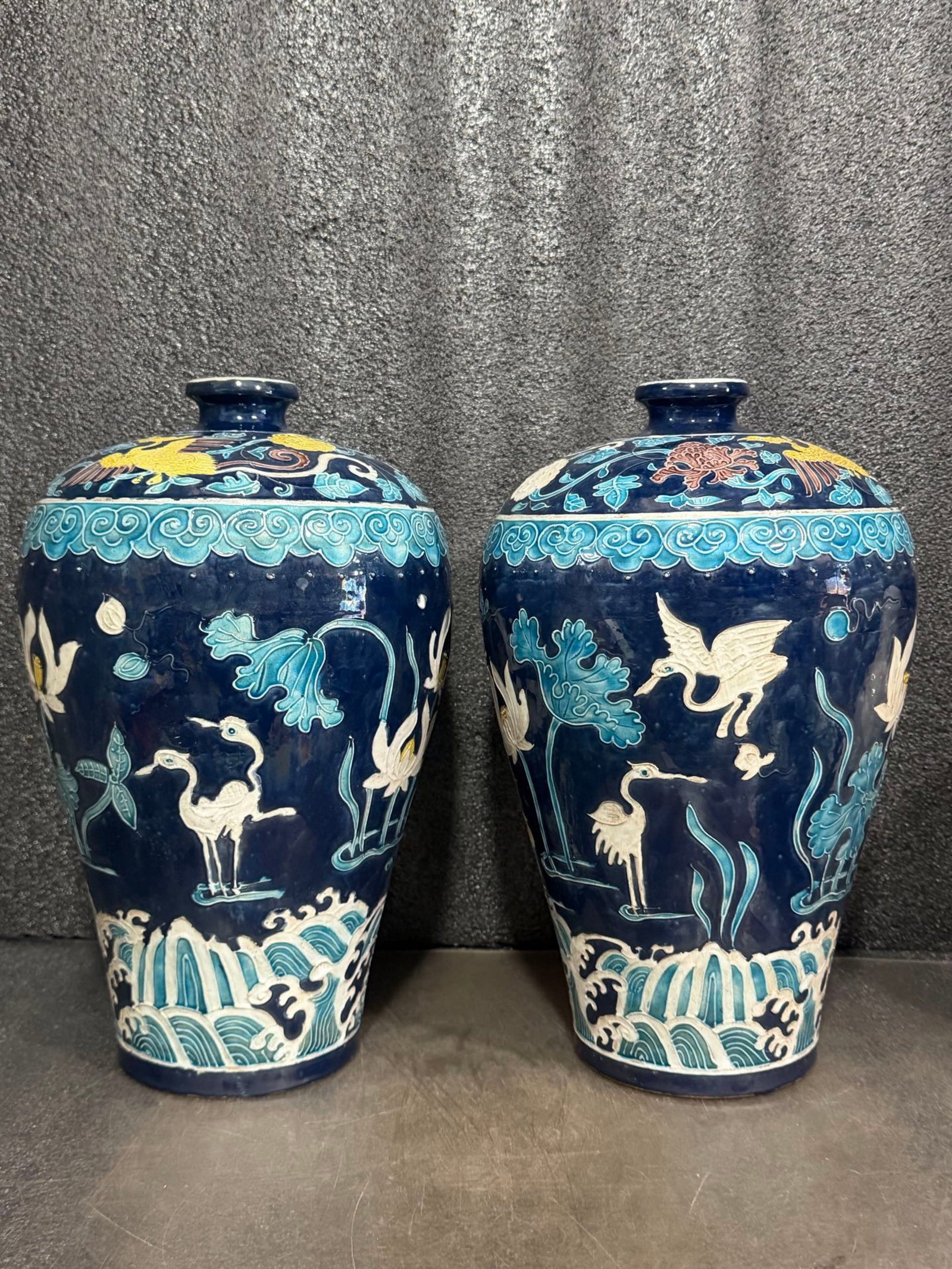 A Rare Fahua Glazed Flower and Bird Pattern Vase: A Rare Fahua Glazed Flower and Bird Pattern Vase,Qing Dynasty,China,Size:13.6inx8.7in 珐华彩花鸟纹瓶,中国清代