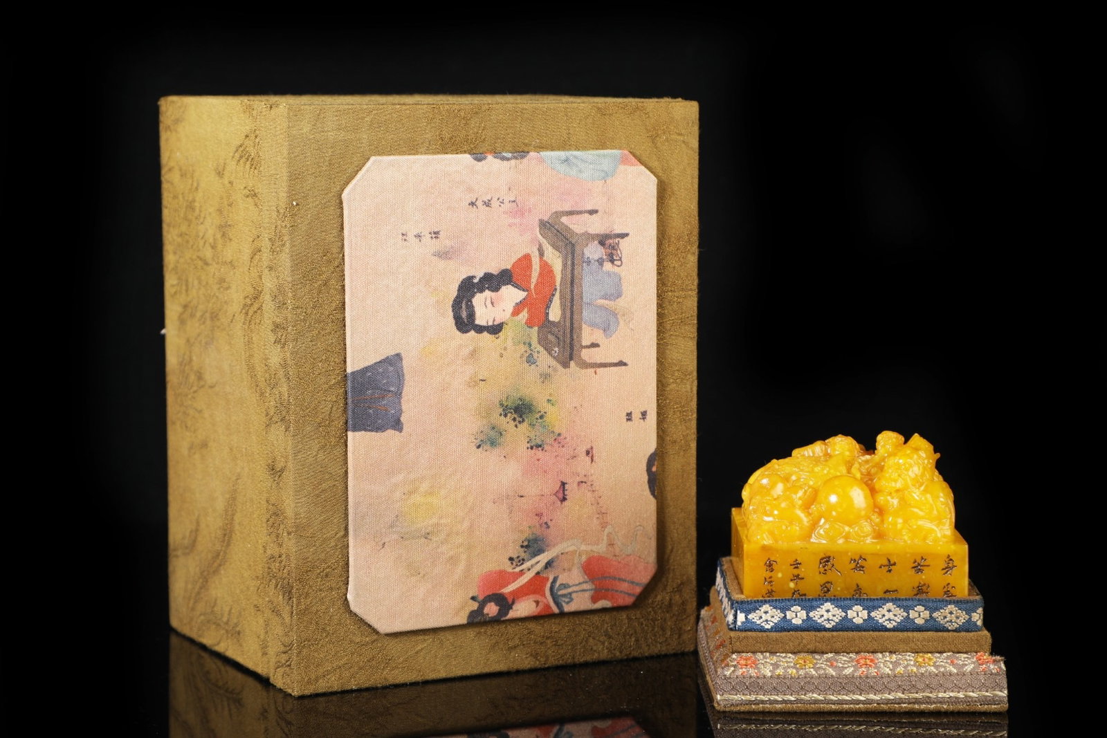 An Exquisite Tianhuang Stone Dragon Pattern Seal,With Poem: An Exquisite Tianhuang Stone Dragon Pattern Seal,With Poem,Qing Dynasty, China,Cangshi Daoren Mark,Size:1.8inx2.4in ,Weight:330g 田黄石龙纹印章,带෻