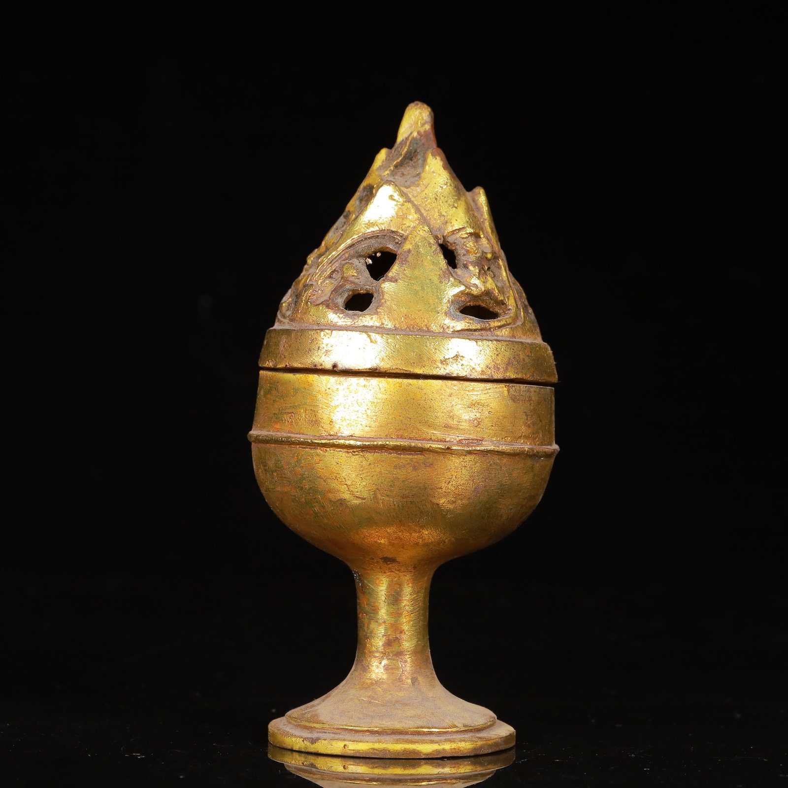 An Exquisite Gilt Bronze Censer: An Exquisite Gilt Bronze Censer,Qing Dynasty,China,Size:3inx5.9in,Weight:388g 铜鎏金香炉,中国清代