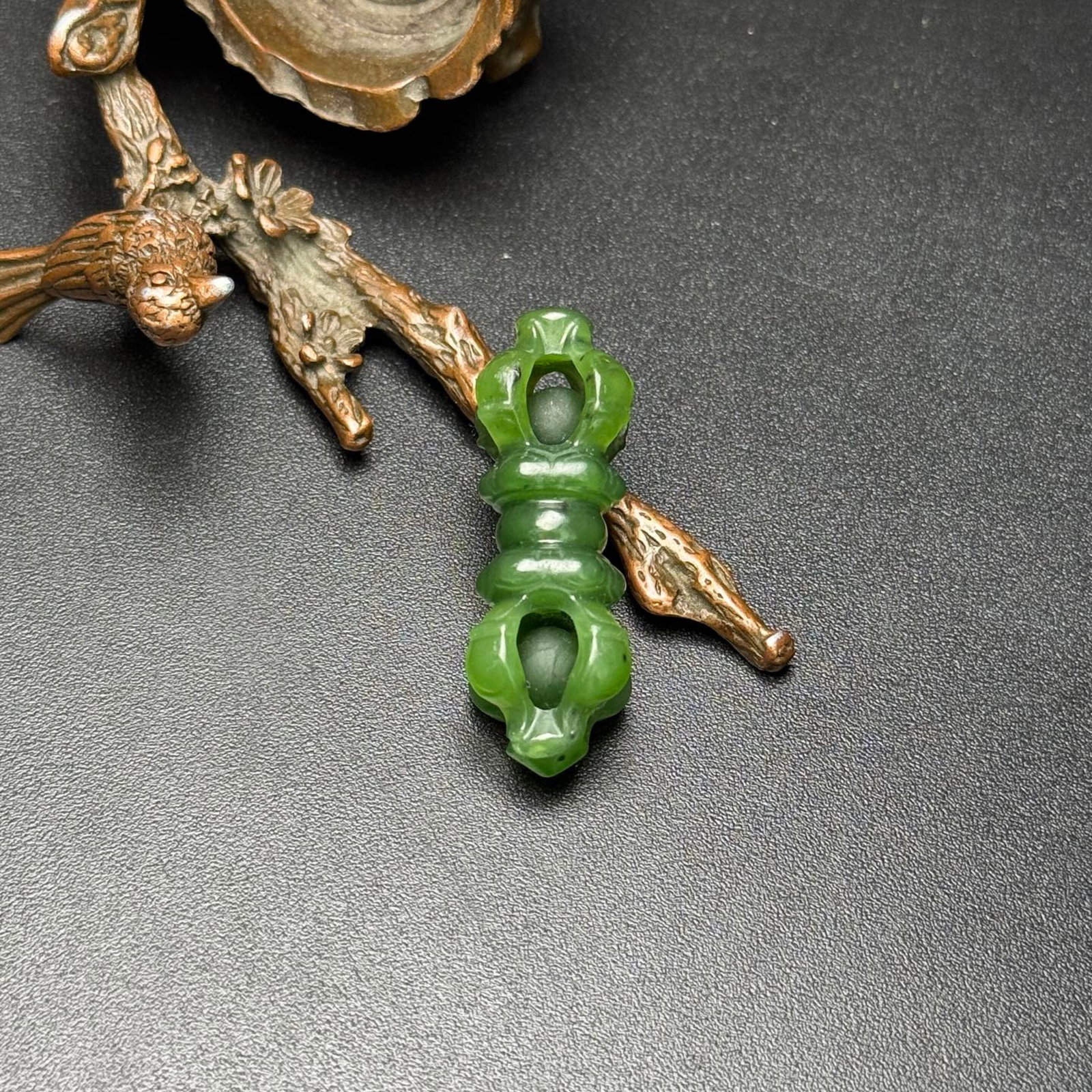 An Exquisite Jasper Vajry Pestle Pendant: An Exquisite Jasper Vajry Pestle Pendant,Qing Dynasty,China,Size:16mmx43mm,Weight:9g 碧玉金刚杵挂件,中国清代